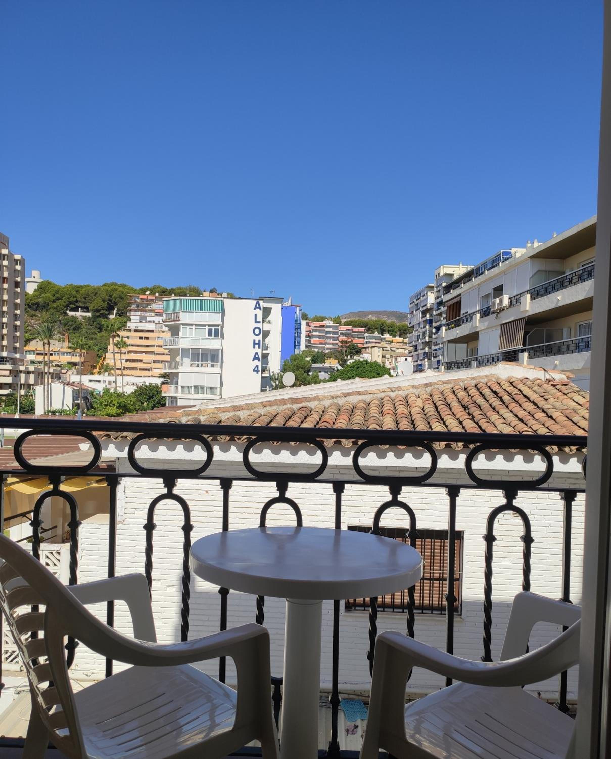 Apartamentos Leonor Carihuela photo 4