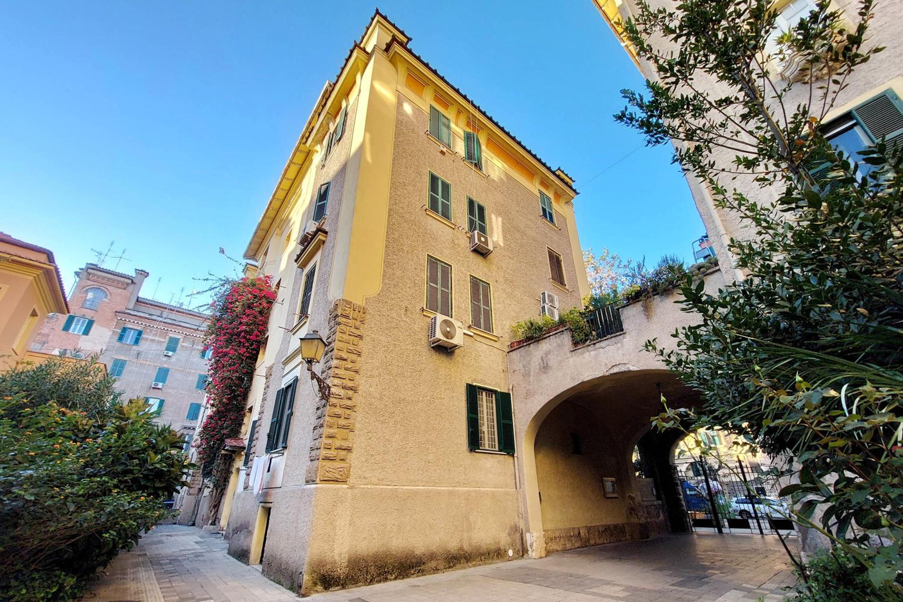 YCH-Brand new Vatican flat with terrace