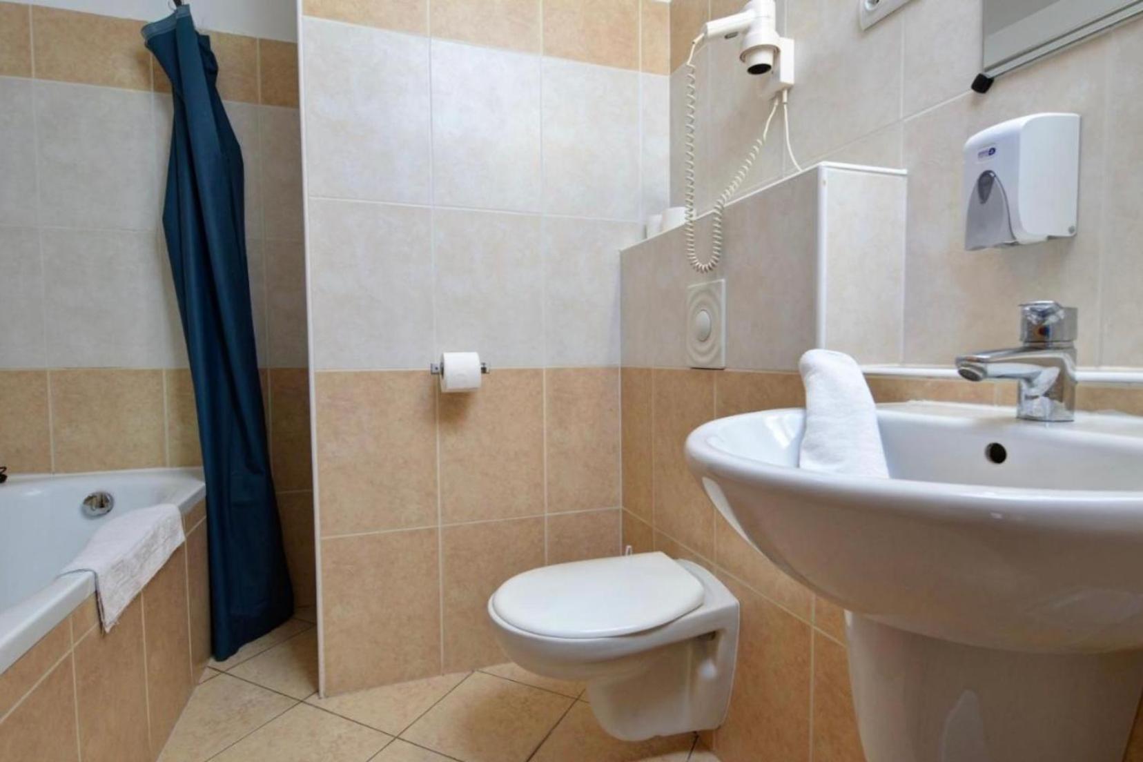 Studio Inn, Monza Hospital, National Arena, Monza Hospital, Late check-out available view 5