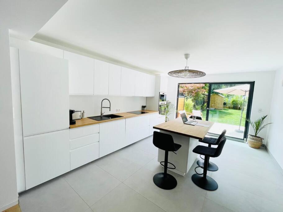 Modern townhouse with Private Garden view 2