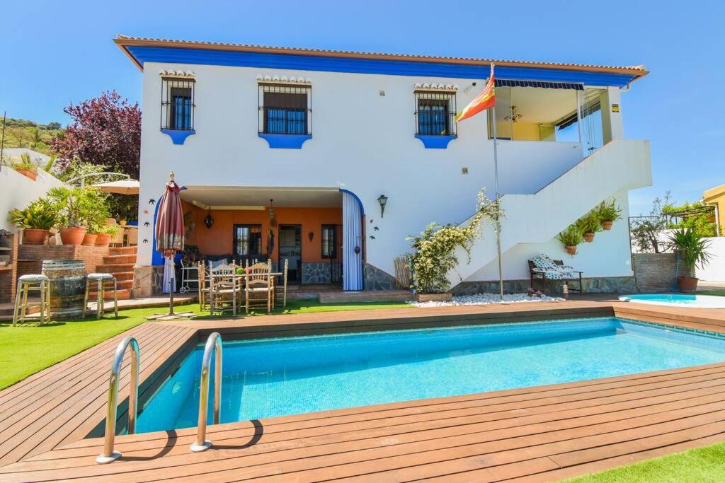 Vega’s Love photo 5