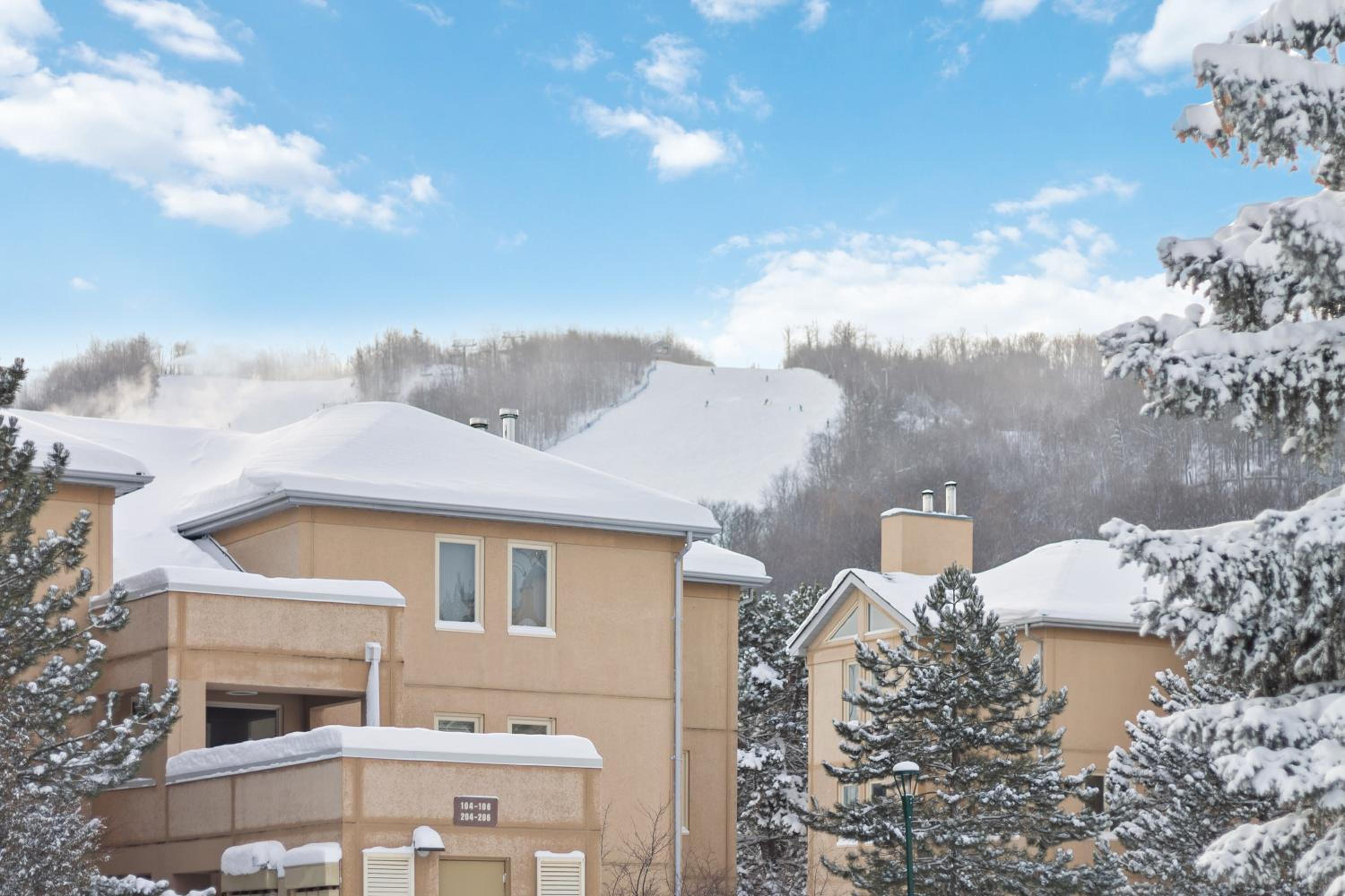Blue Mountain Chalet Condo with Amazing Location