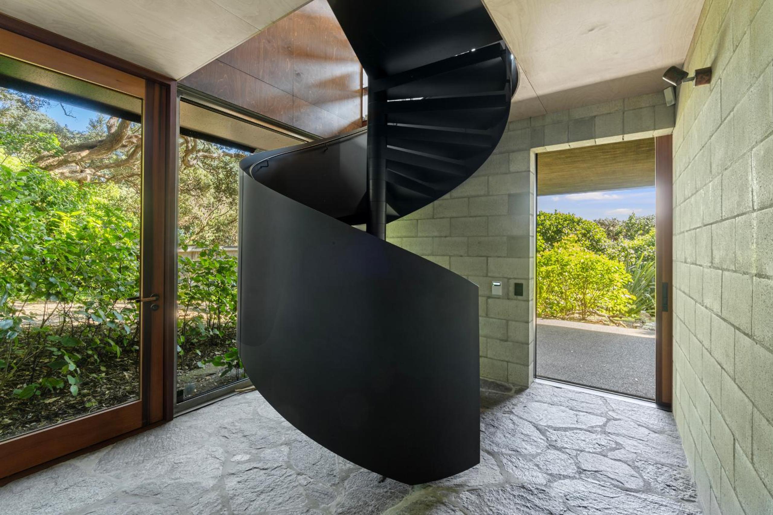 Kawakawa House - Piha Holiday Home view 4