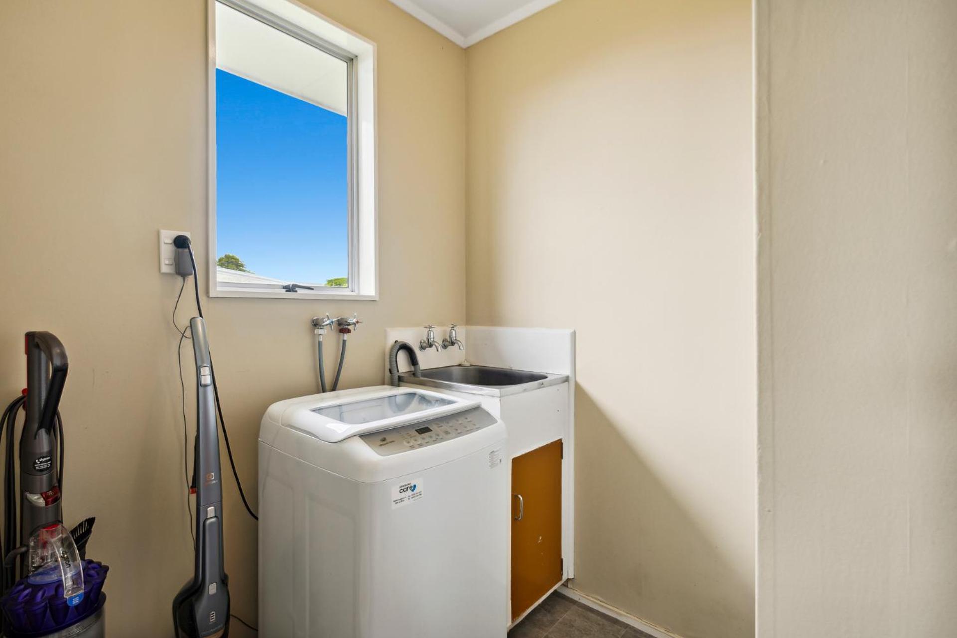 Green Grove - Carterton Holiday Home view 3