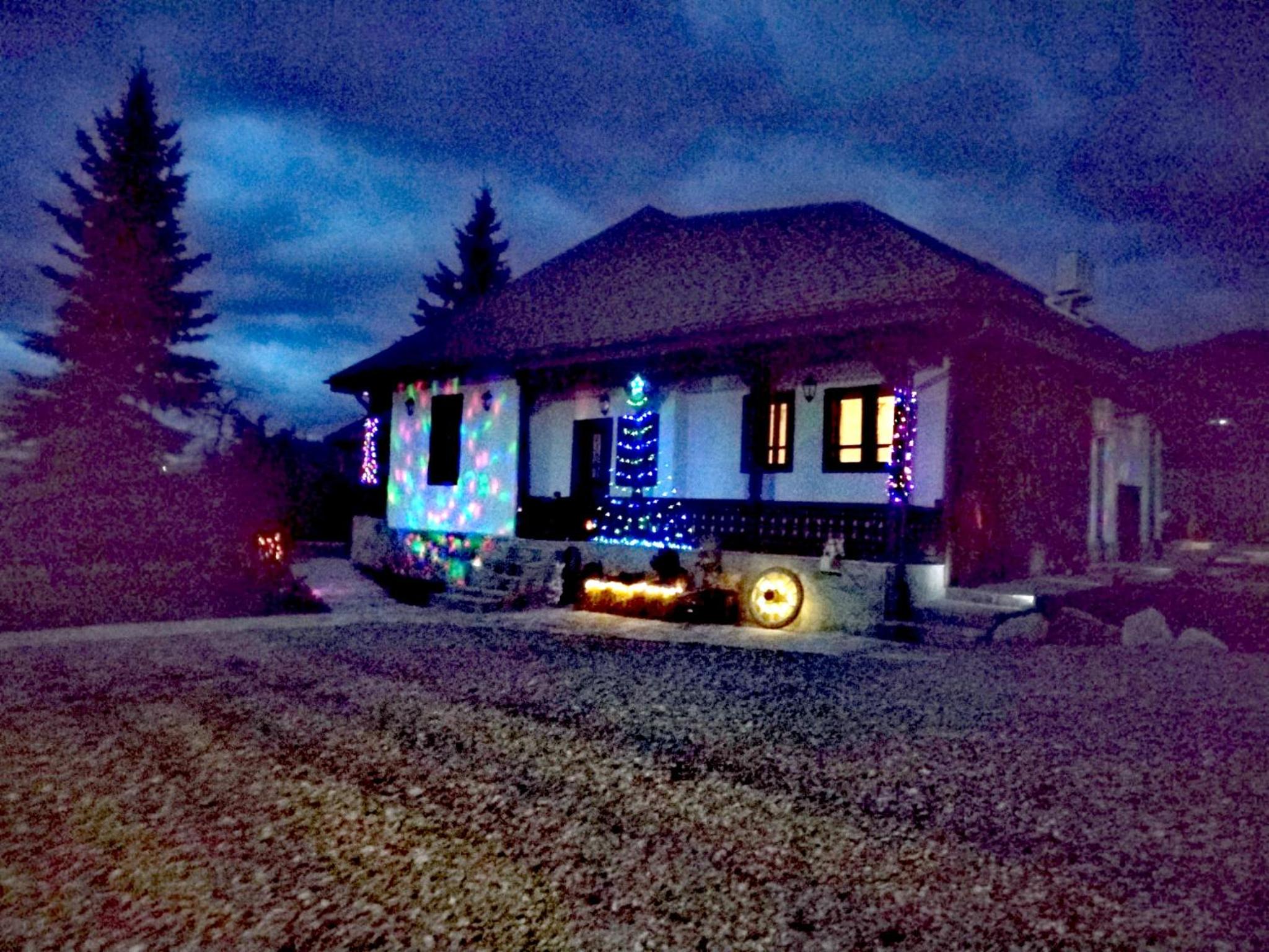 MAGNETIC HOUSE