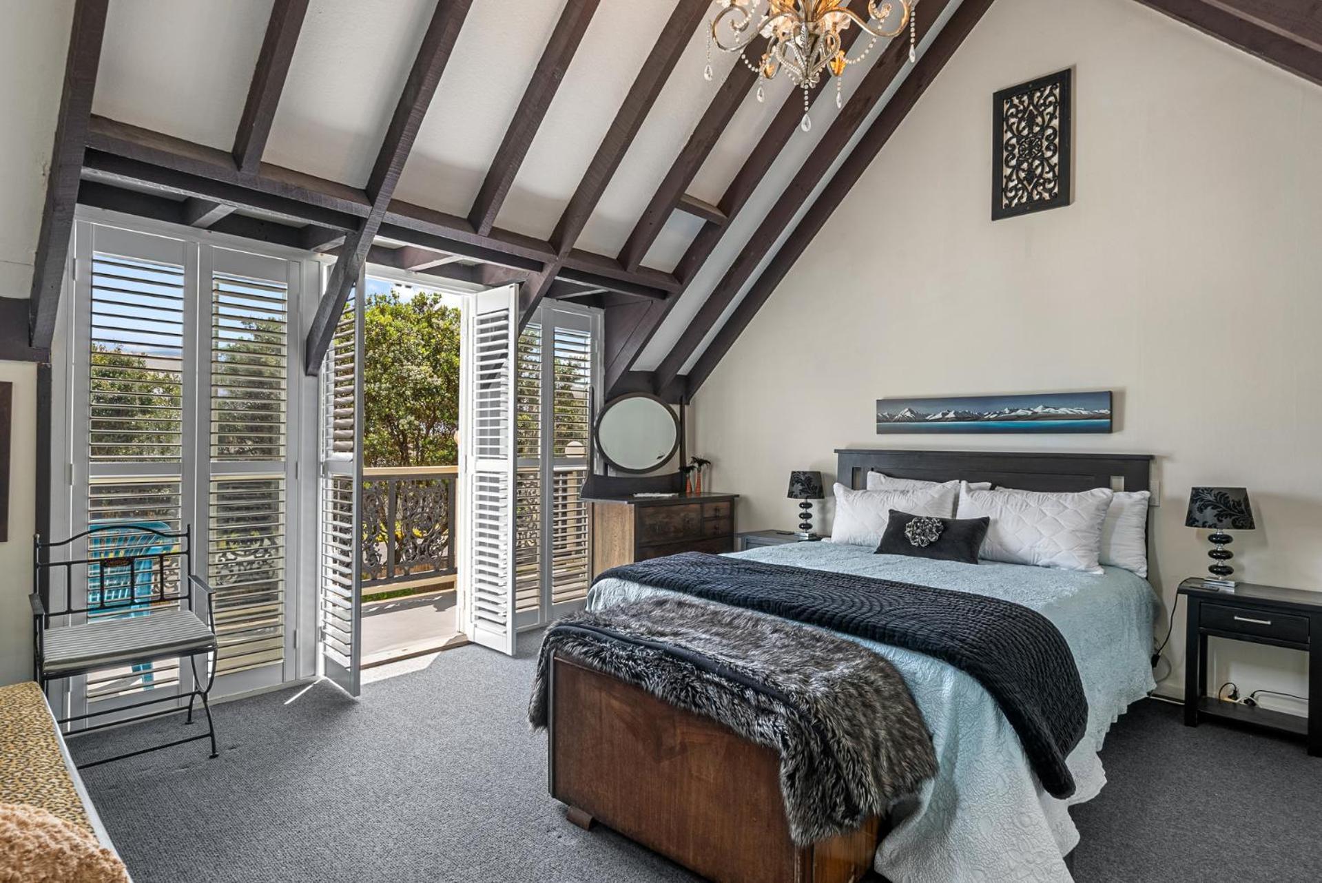 Tutere Treasure - Waikanae Holiday Home