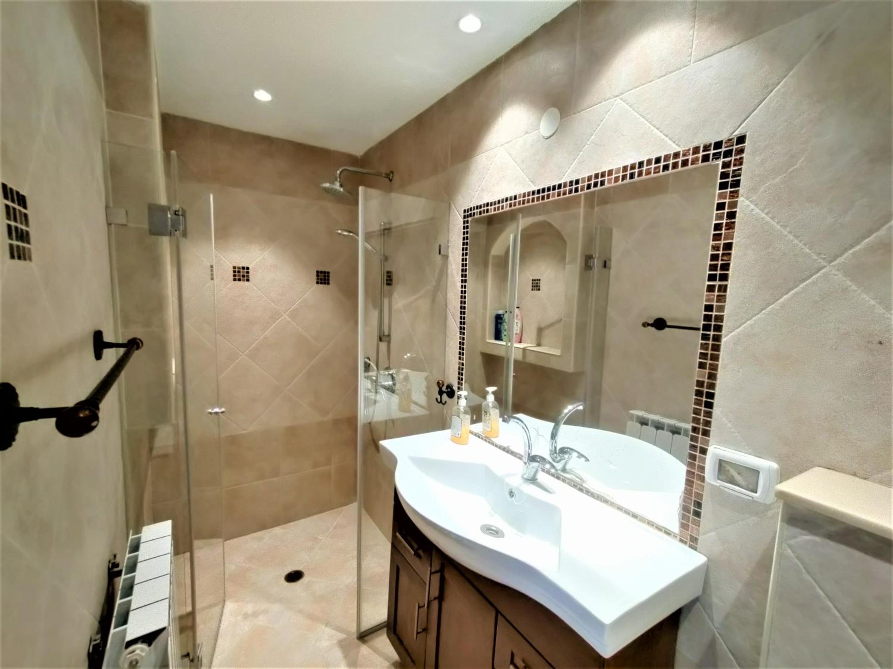 Family Apartment near Old City view 5
