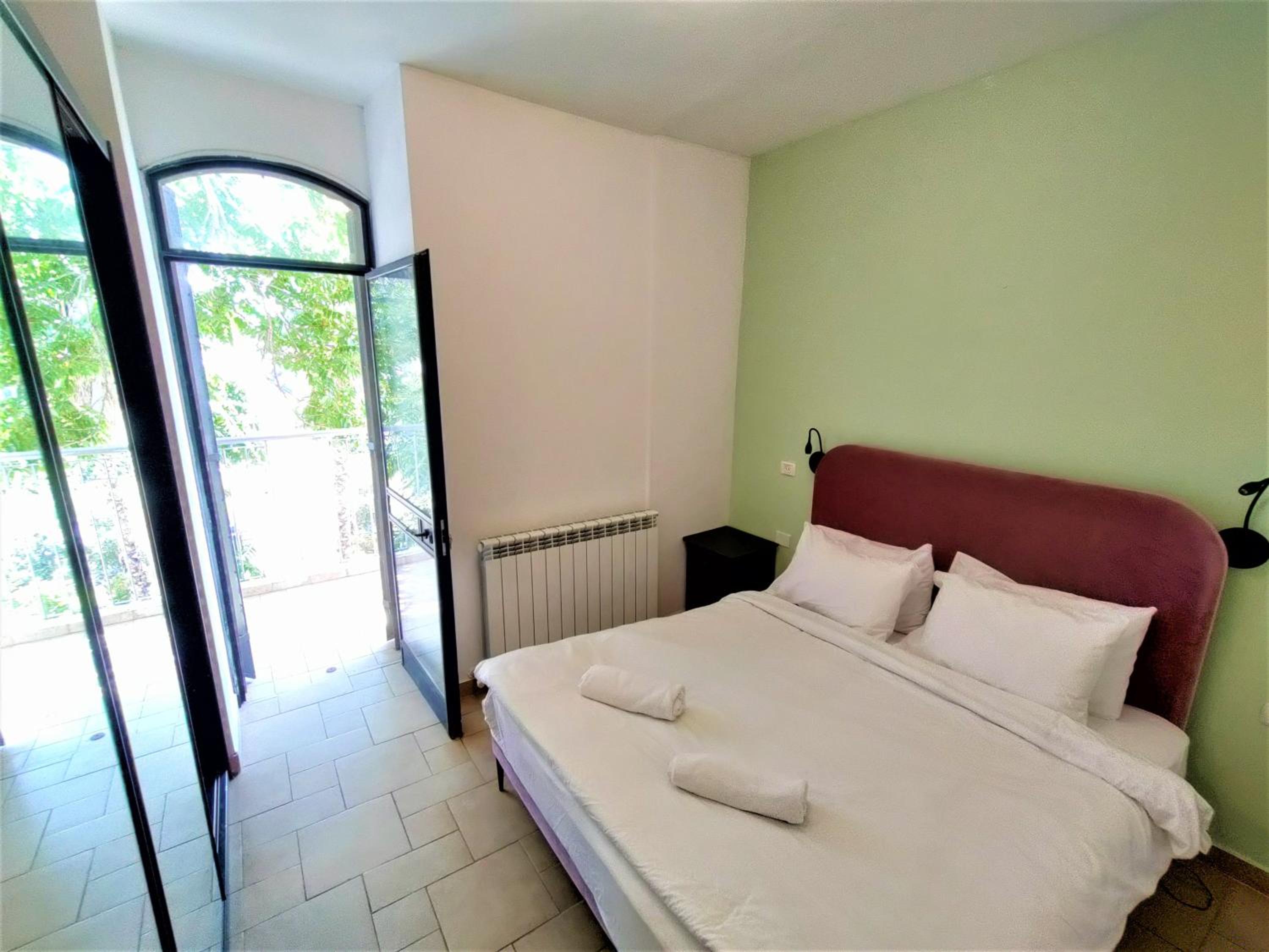 Family Apartment near Old City view 4