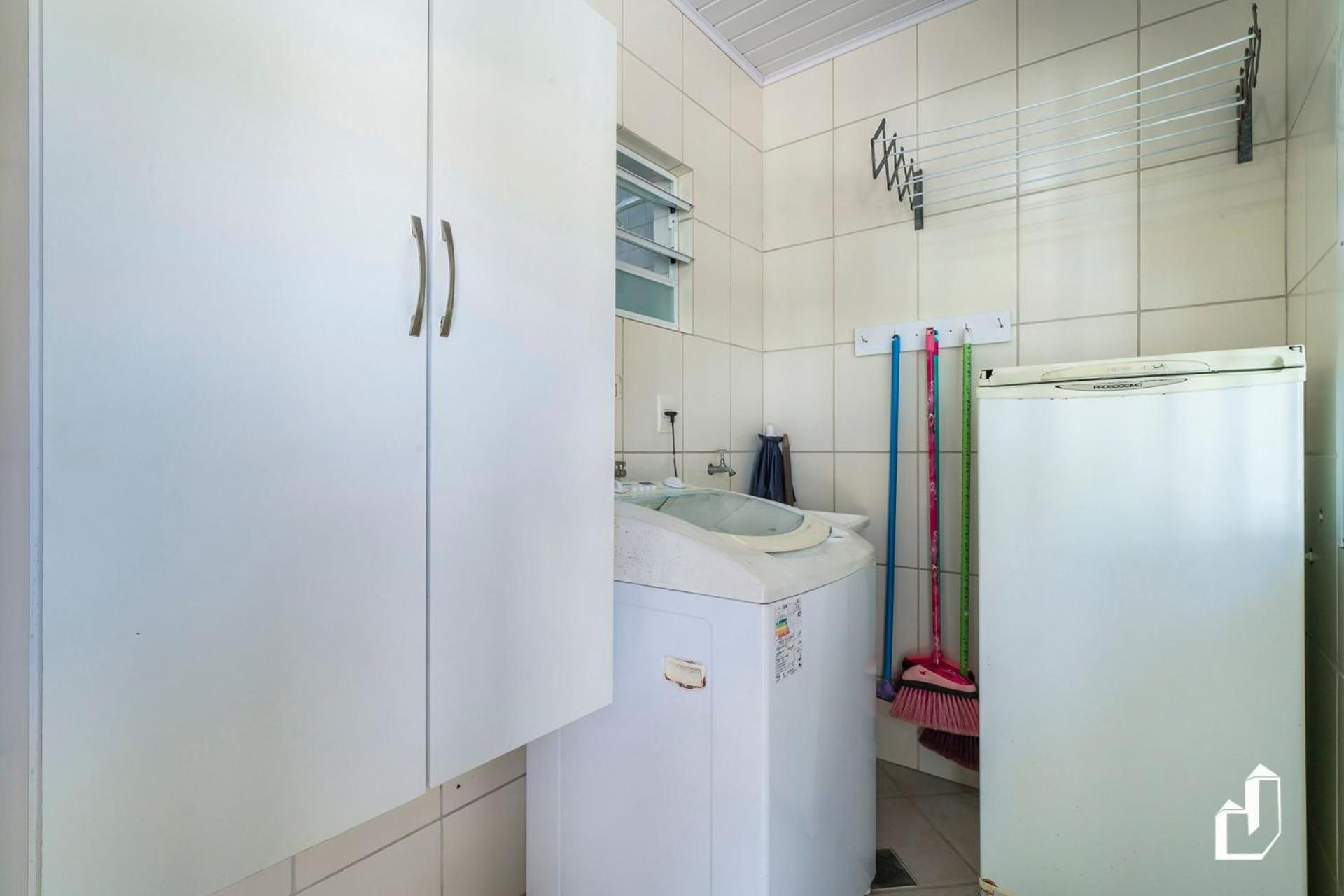 Casa com 05 dormitórios ideal as férias na praia