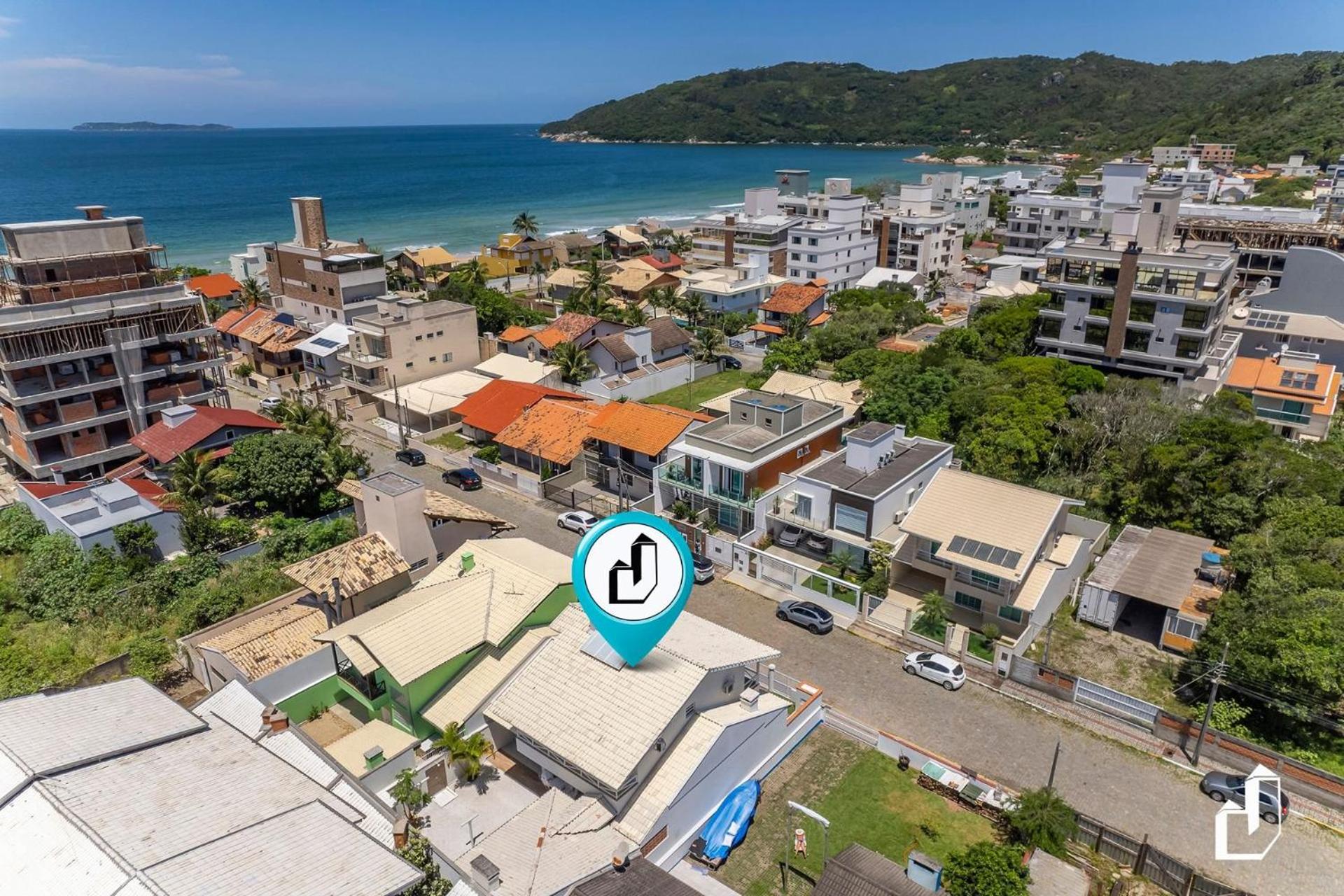 Casa com 05 dormitórios ideal as férias na praia