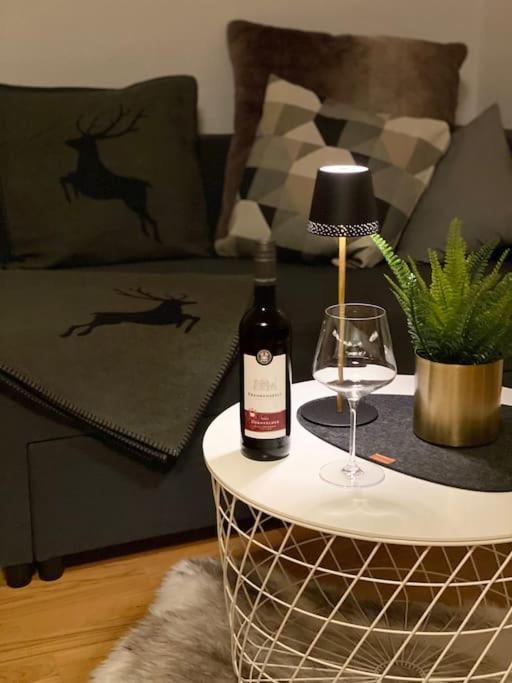 NEUES ruhiges Apartment, Bergblick, Stellplatz