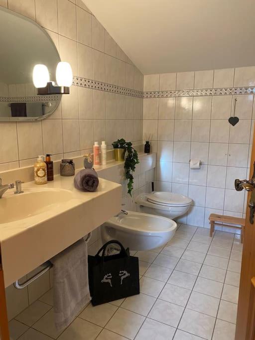 NEUES ruhiges Apartment, Bergblick, Stellplatz