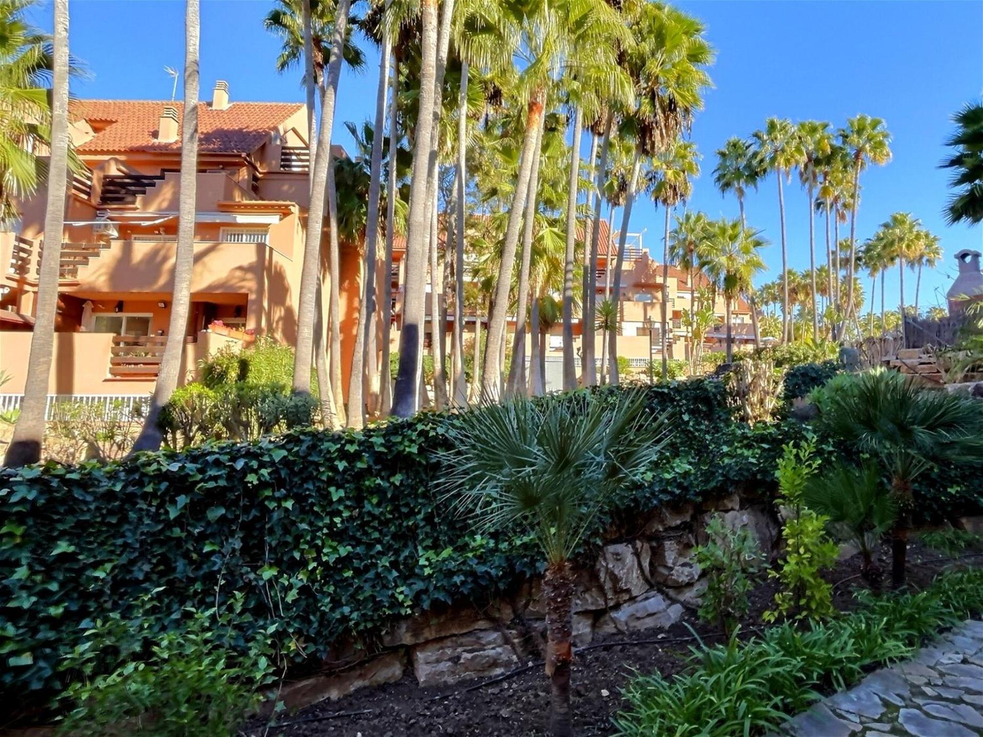 Two bedroom apartment walking distance to a stunning beach in Casares Costa