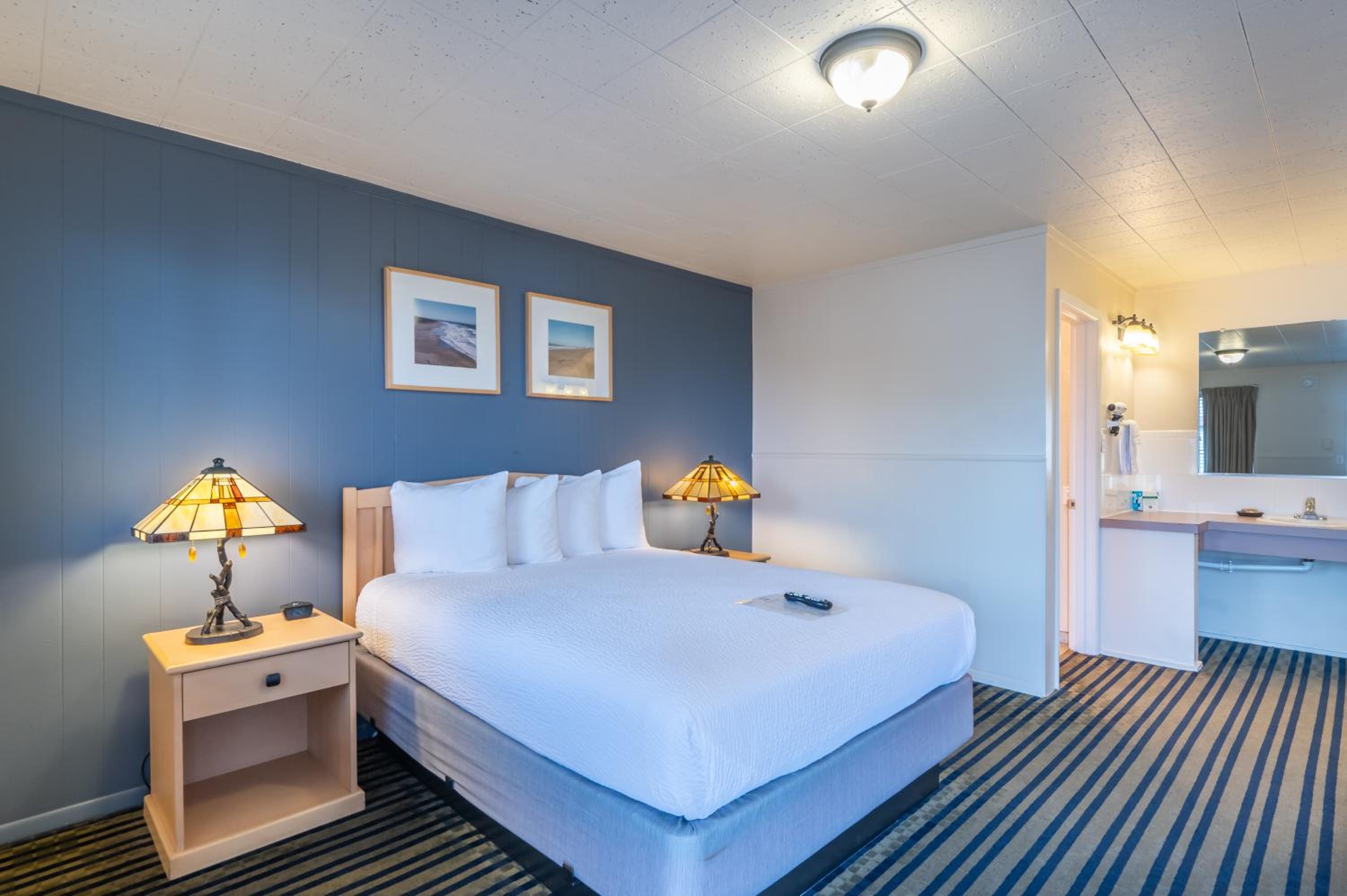 Pacific Reef Hotel & Light Show