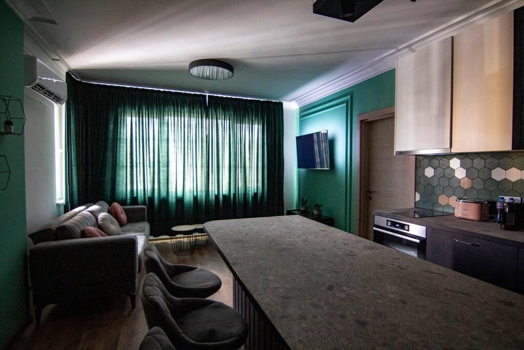 Jungle apartment in the center