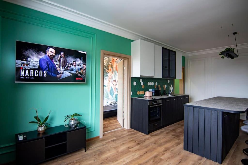 Jungle apartment in the center