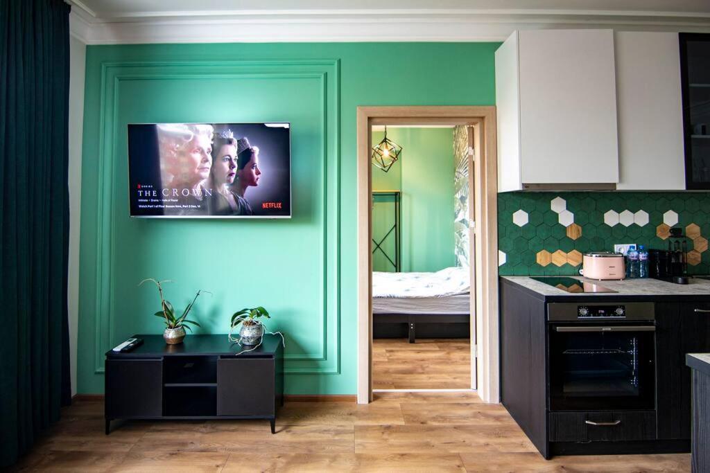 Jungle apartment in the center