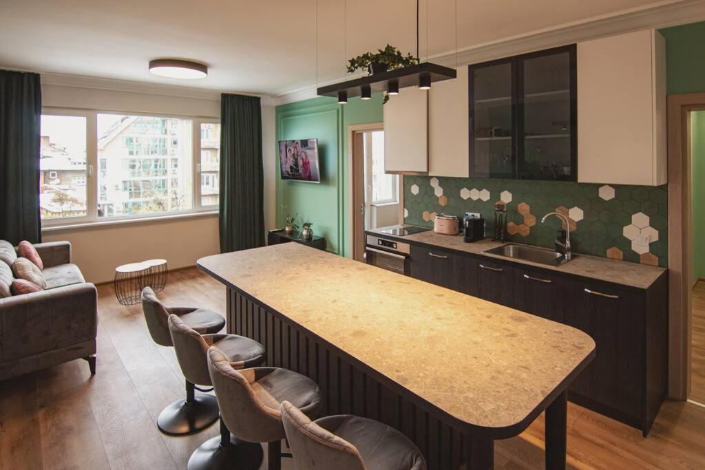 Jungle apartment in the center