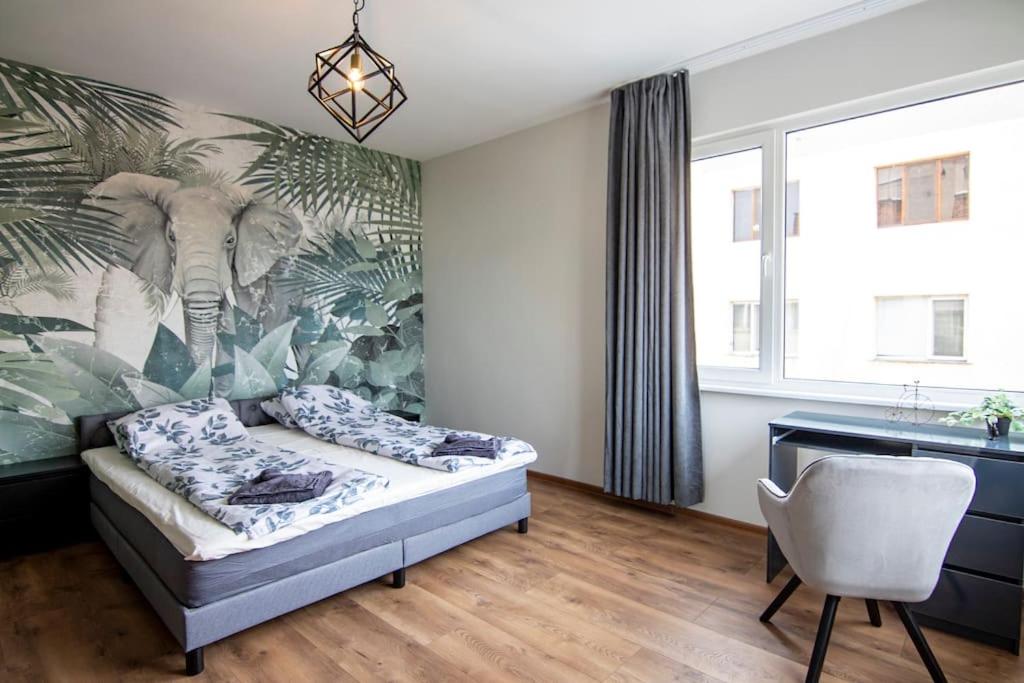 Jungle apartment in the center