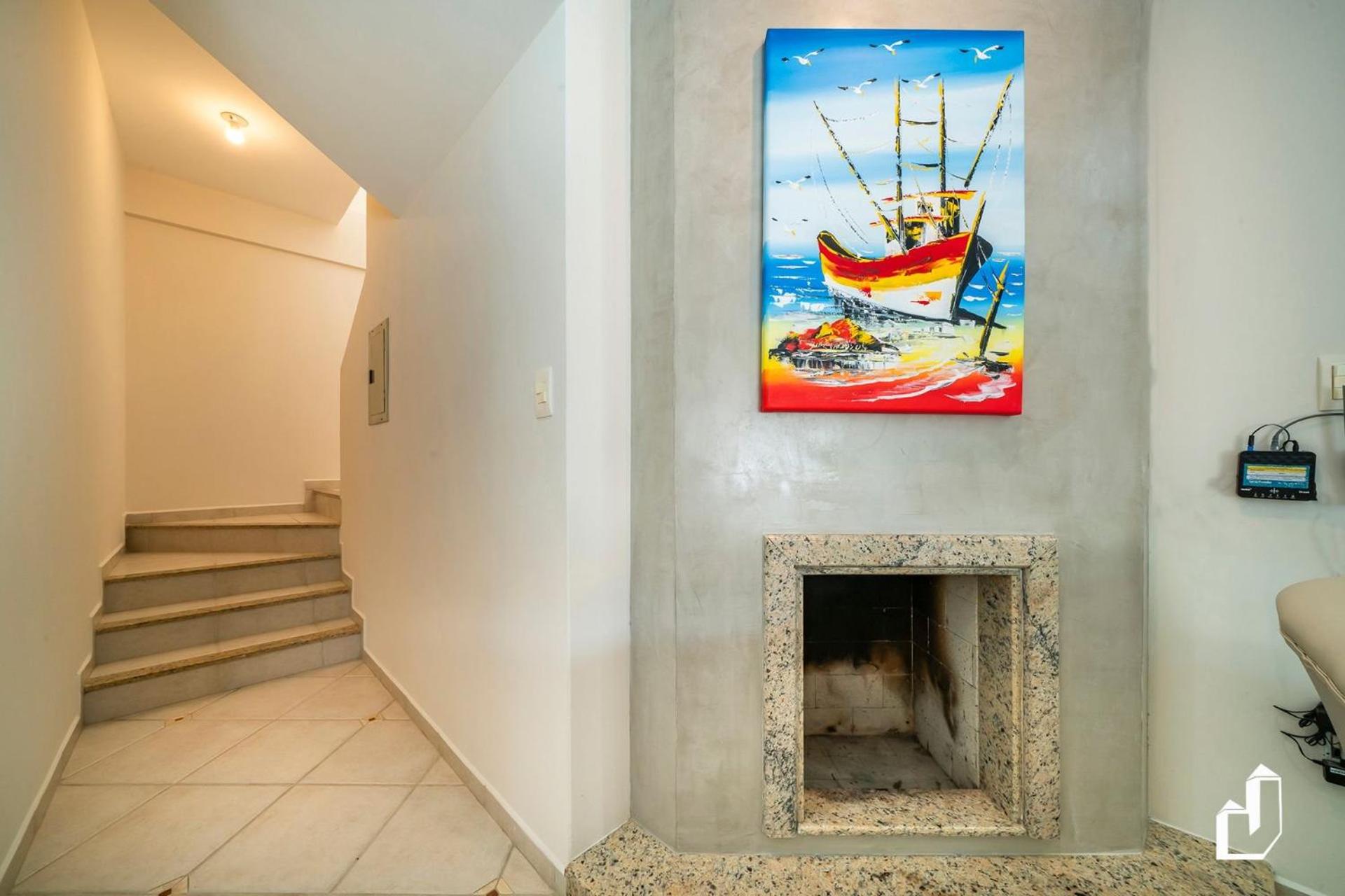 Casa com 05 dormitórios ideal as férias na praia
