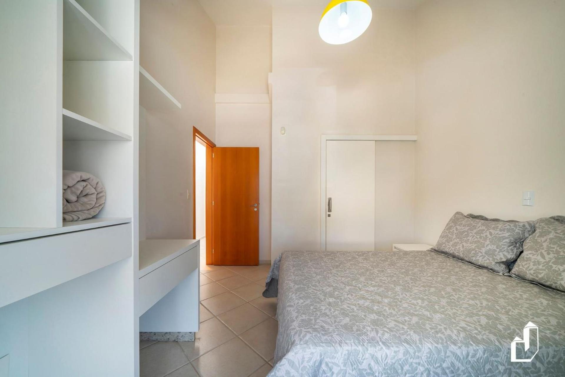 Casa com 05 dormitórios ideal as férias na praia