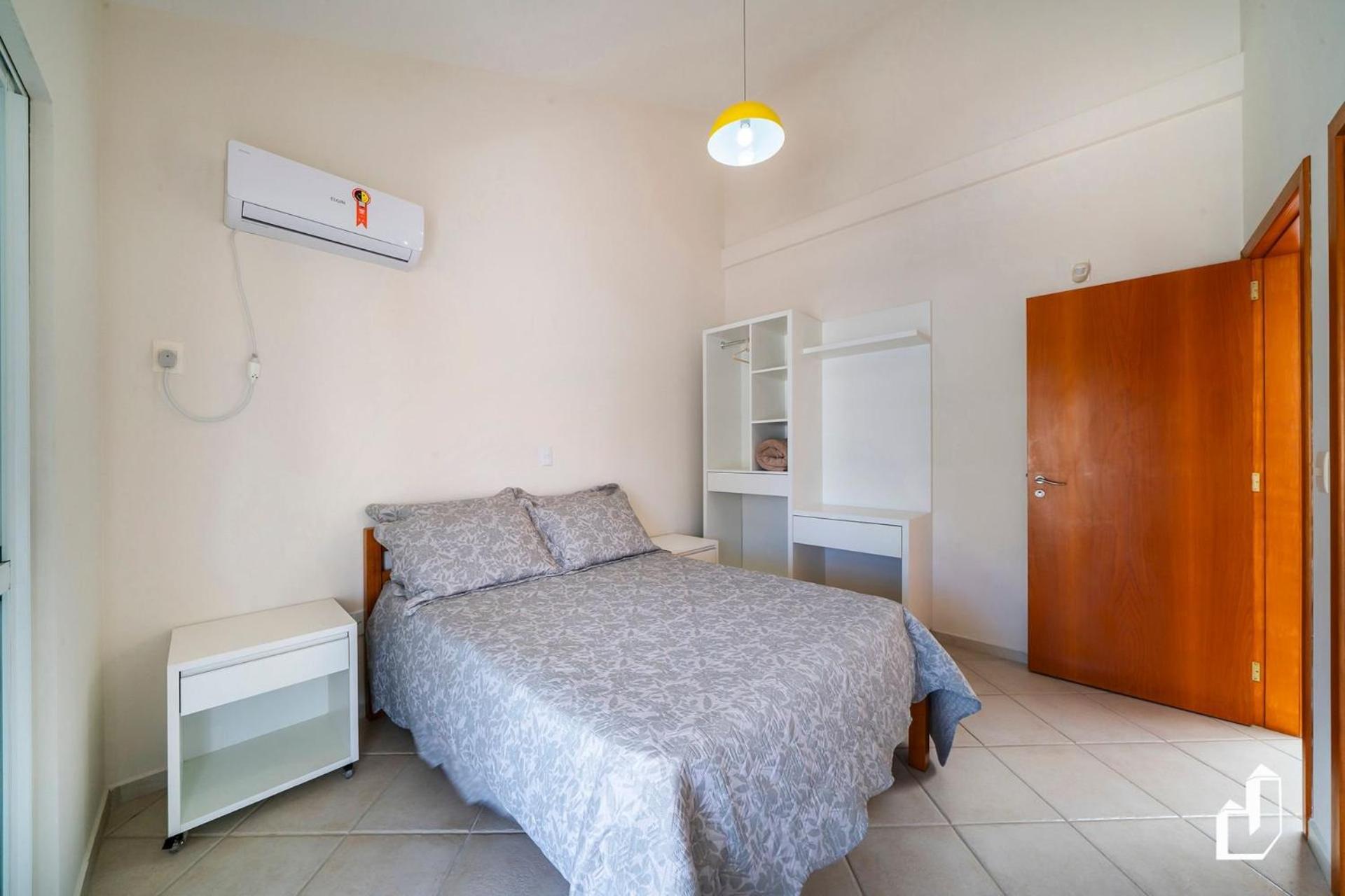 Casa com 05 dormitórios ideal as férias na praia