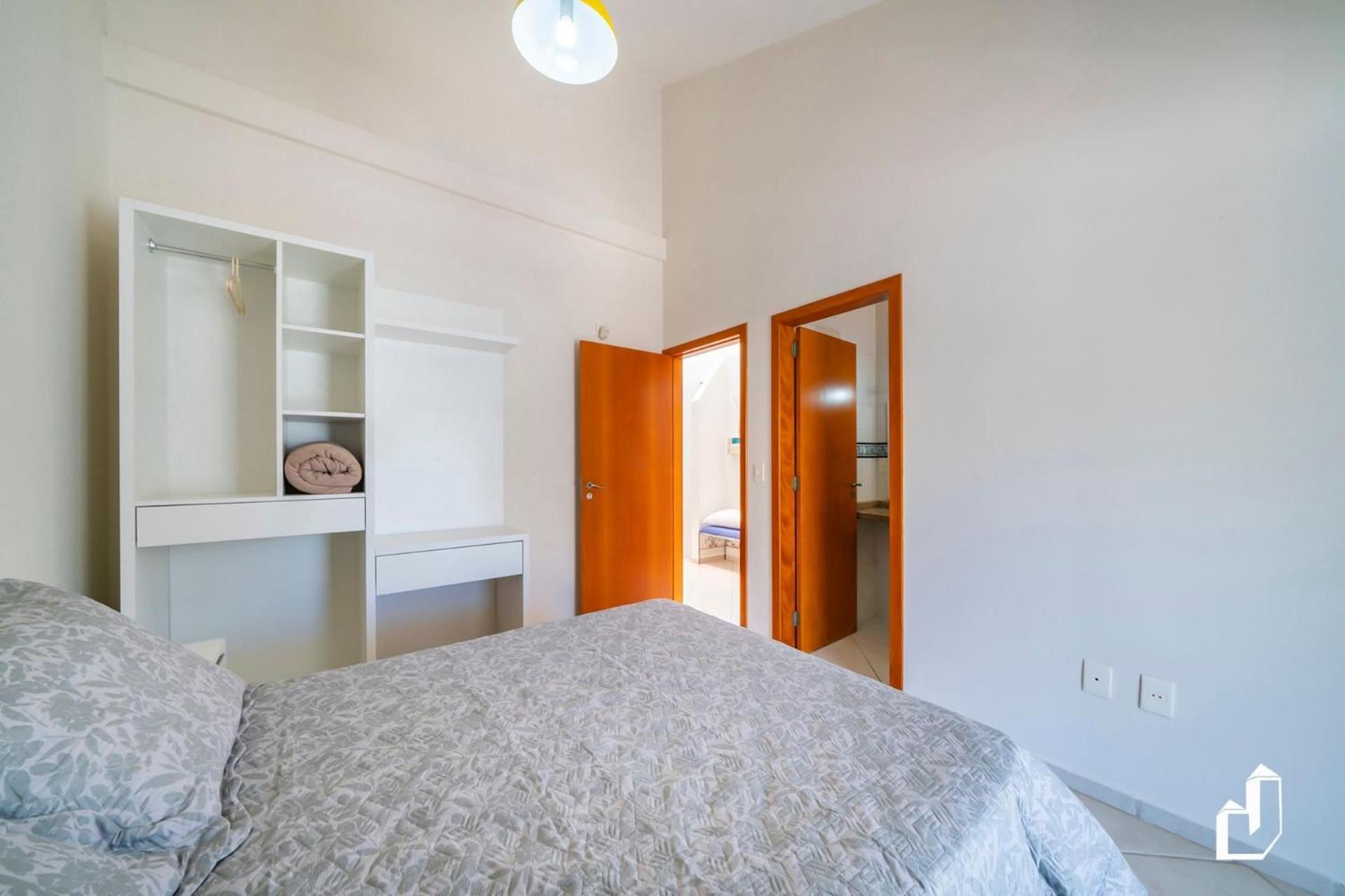 Casa com 05 dormitórios ideal as férias na praia