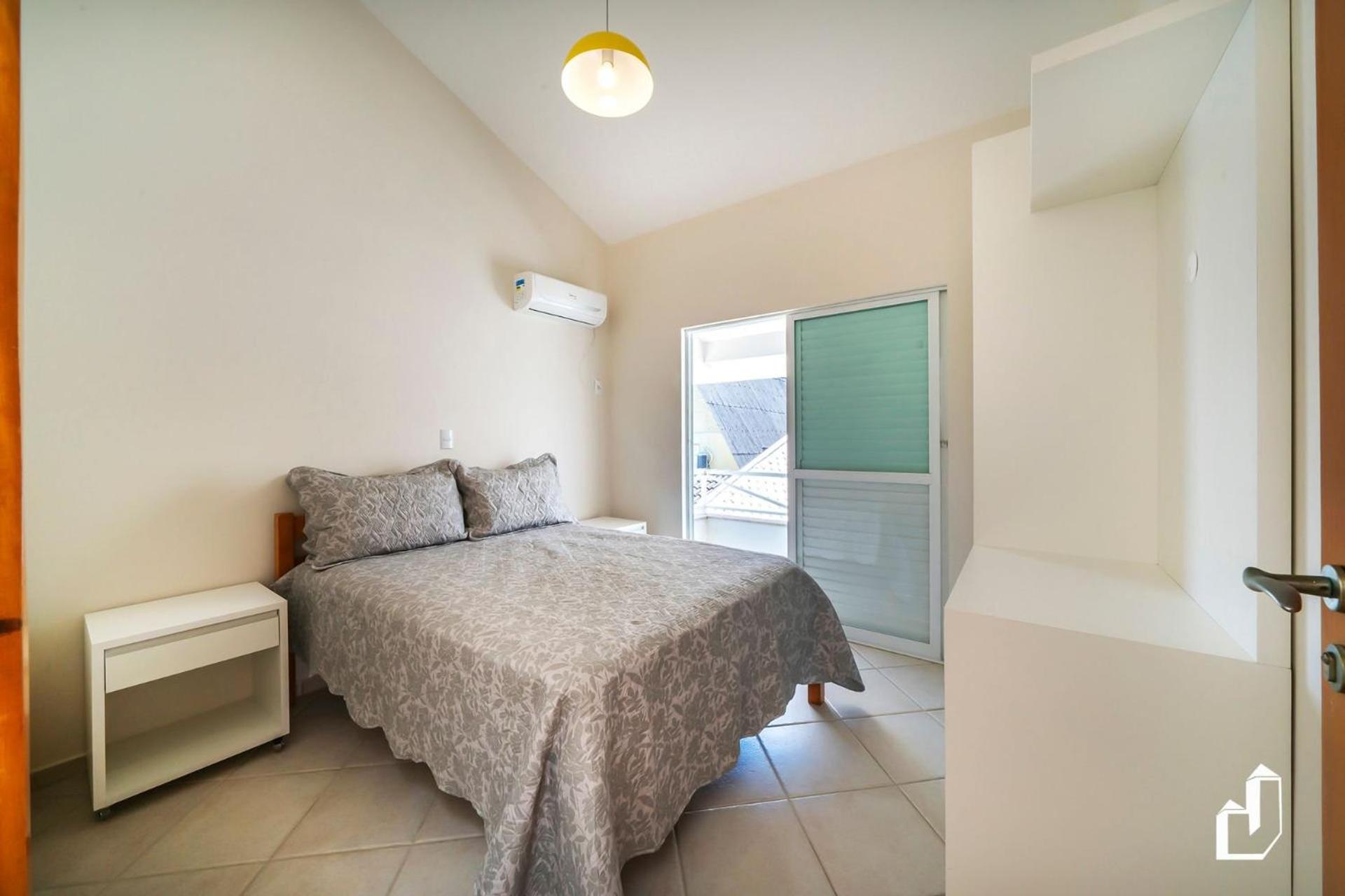 Casa com 05 dormitórios ideal as férias na praia