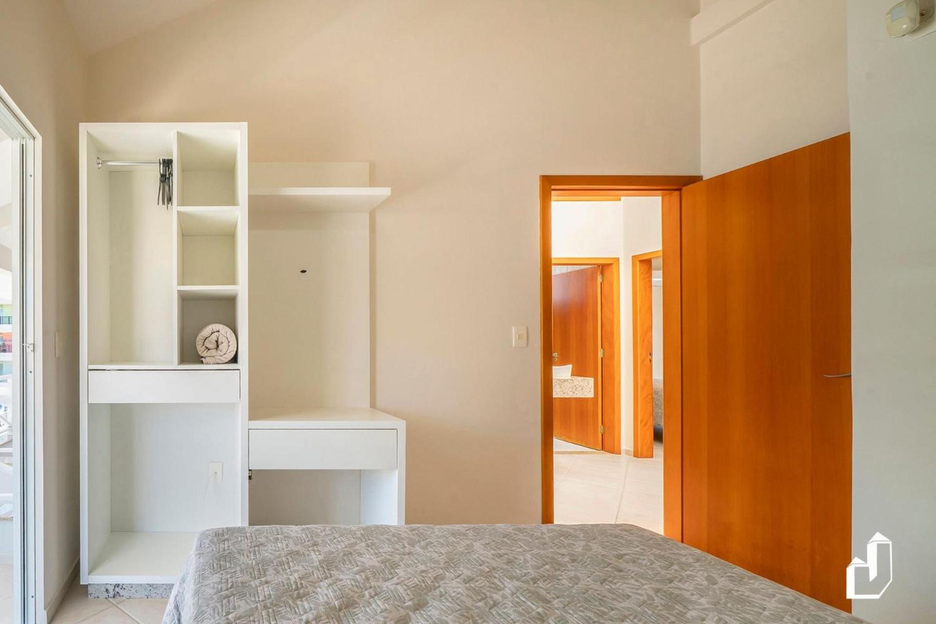 Casa com 05 dormitórios ideal as férias na praia