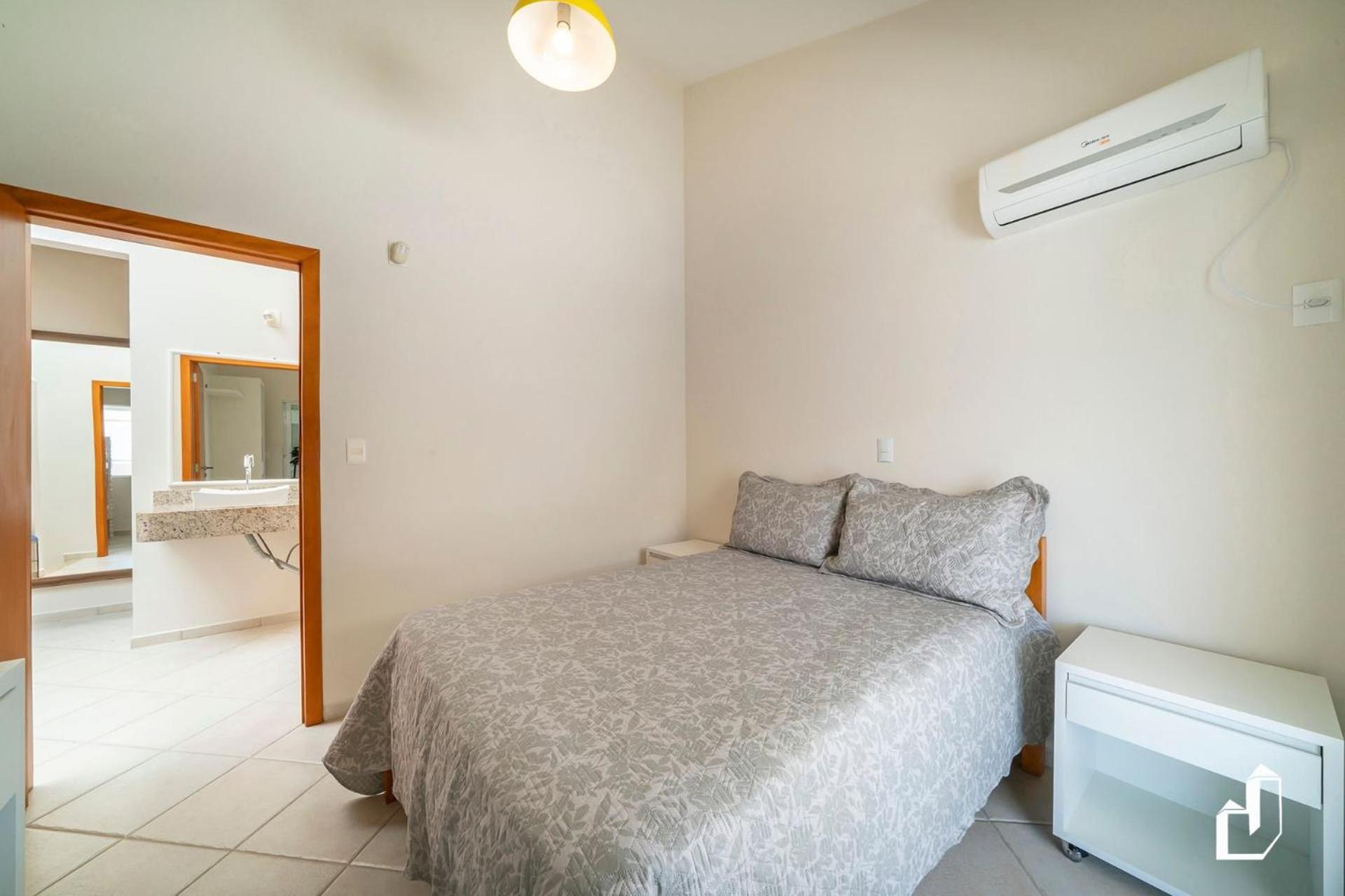 Casa com 05 dormitórios ideal as férias na praia