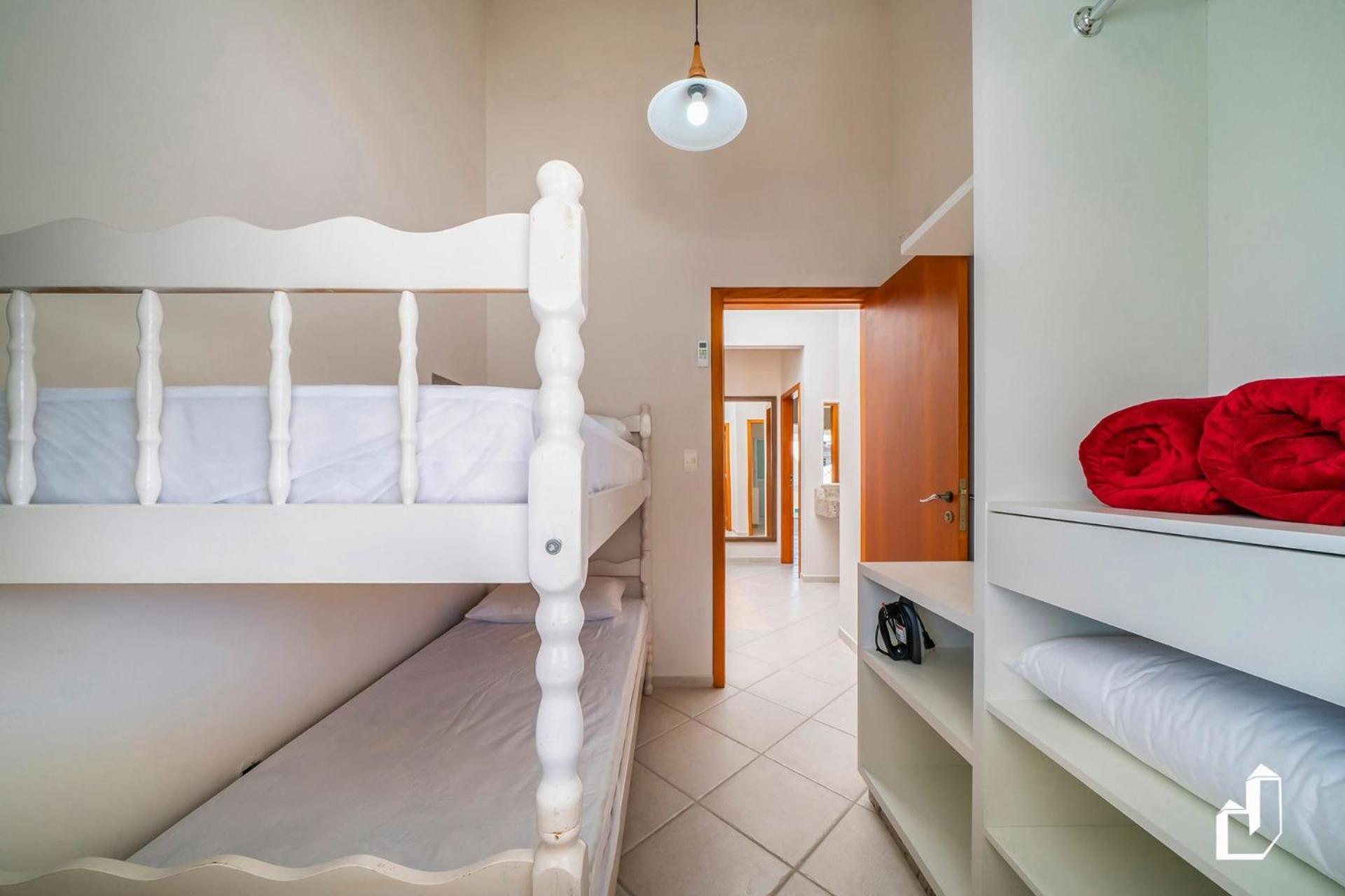 Casa com 05 dormitórios ideal as férias na praia