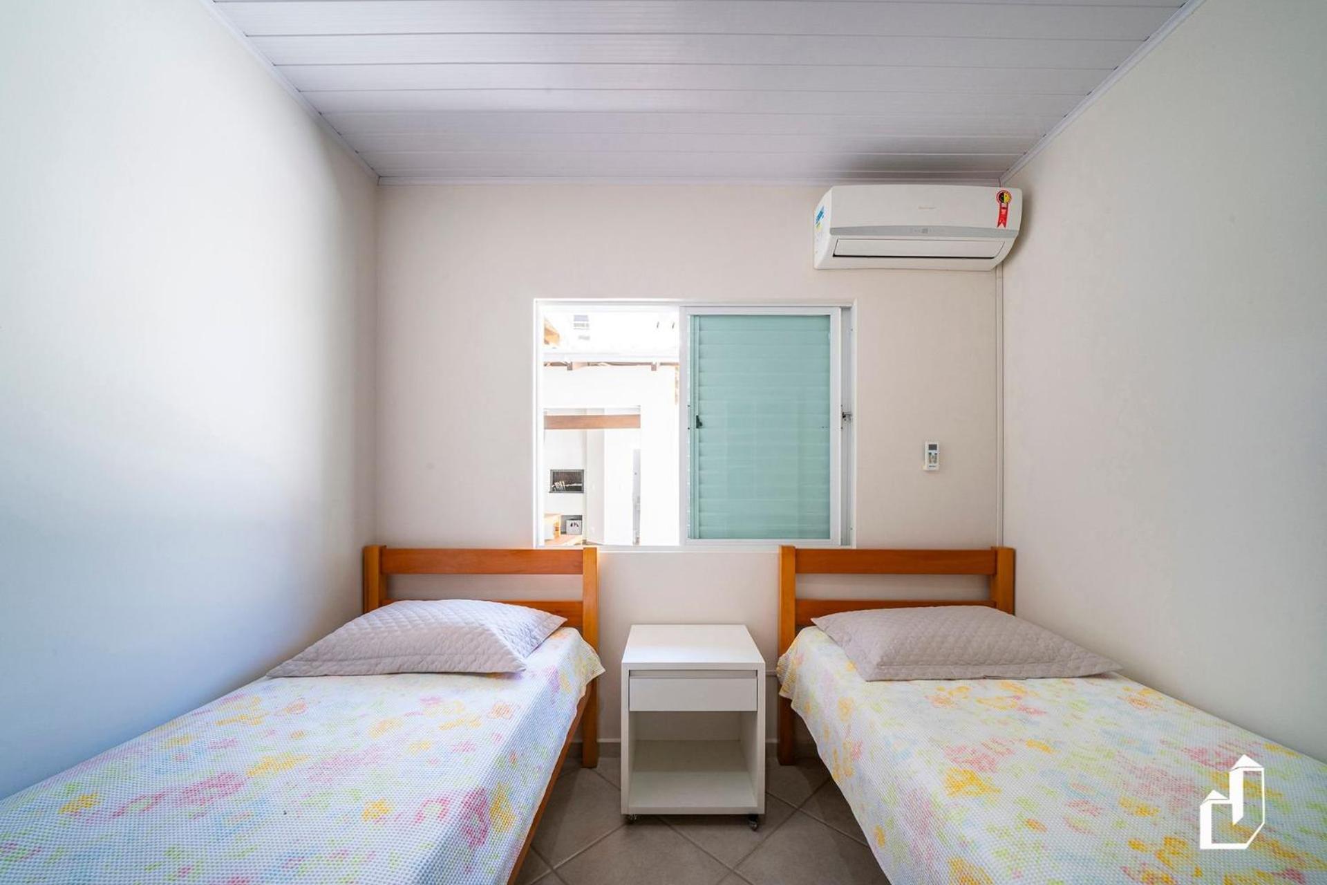 Casa com 05 dormitórios ideal as férias na praia