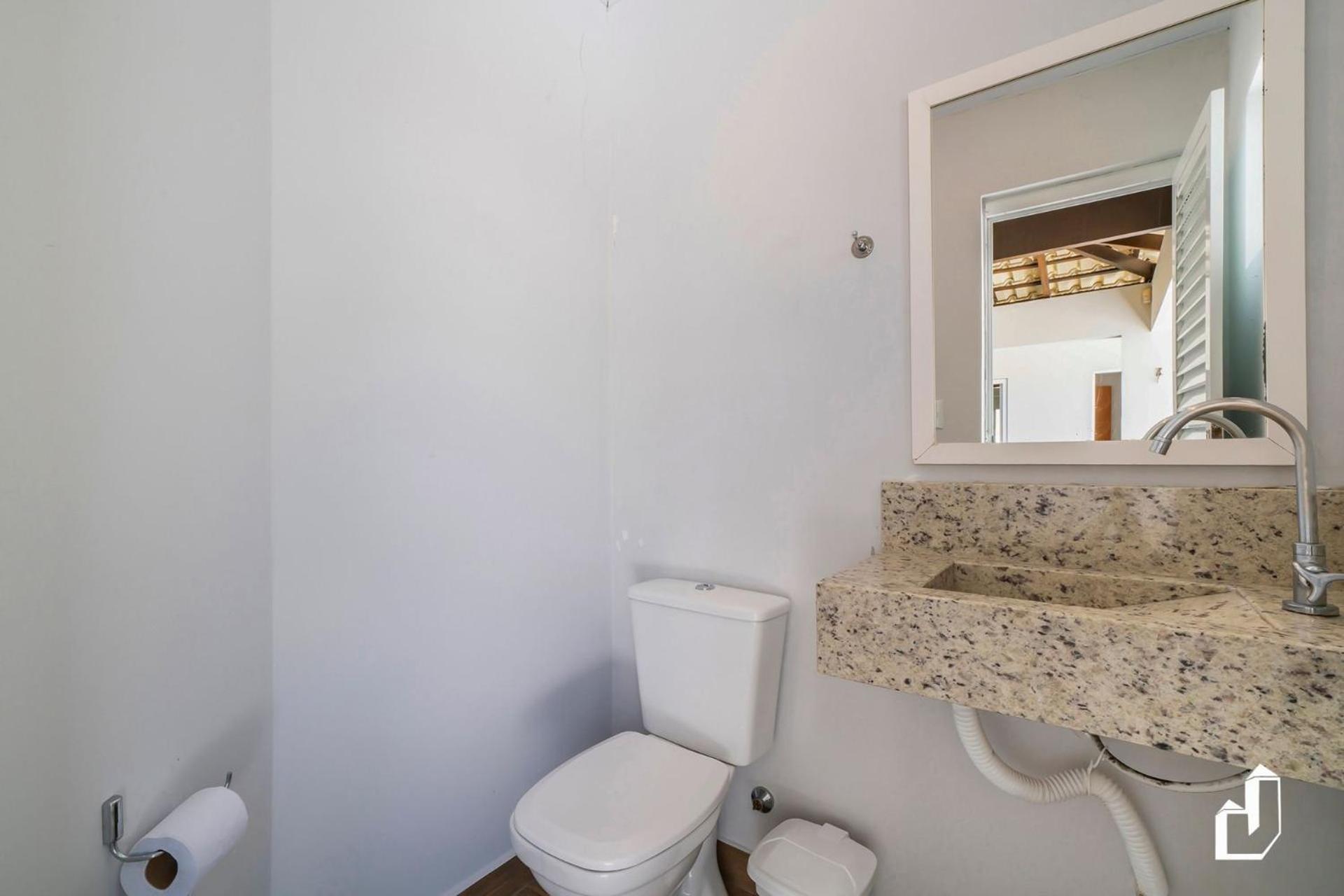 Casa com 05 dormitórios ideal as férias na praia