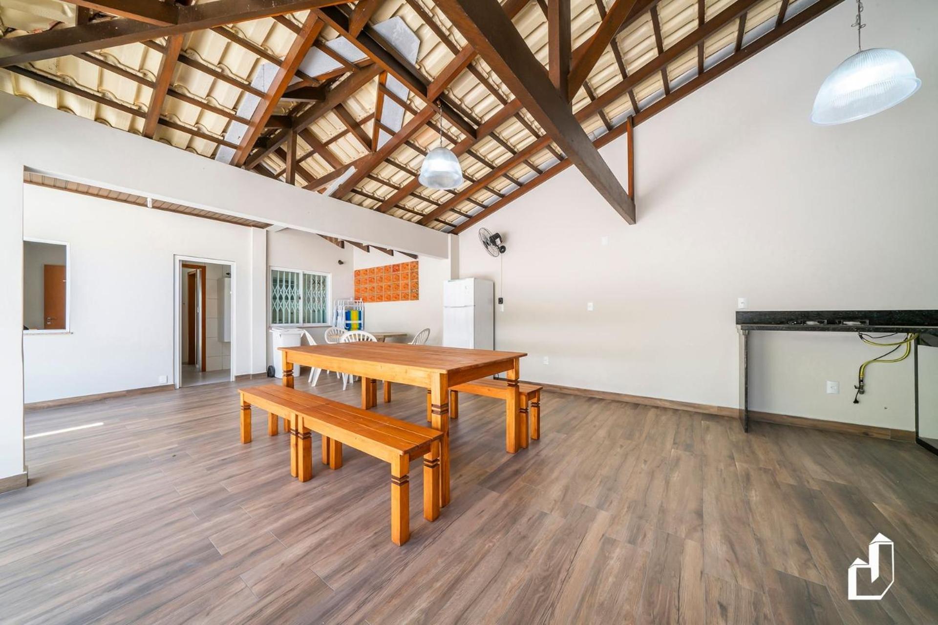 Casa com 05 dormitórios ideal as férias na praia