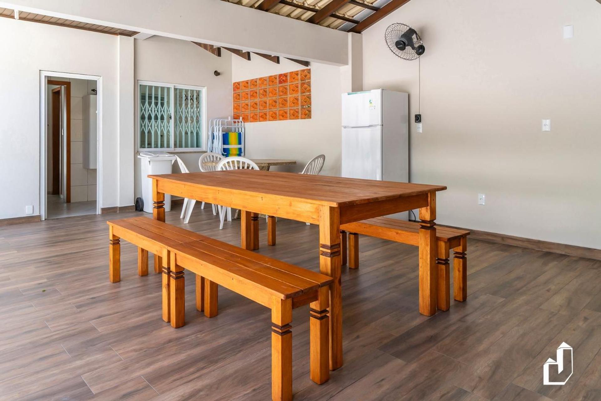 Casa com 05 dormitórios ideal as férias na praia