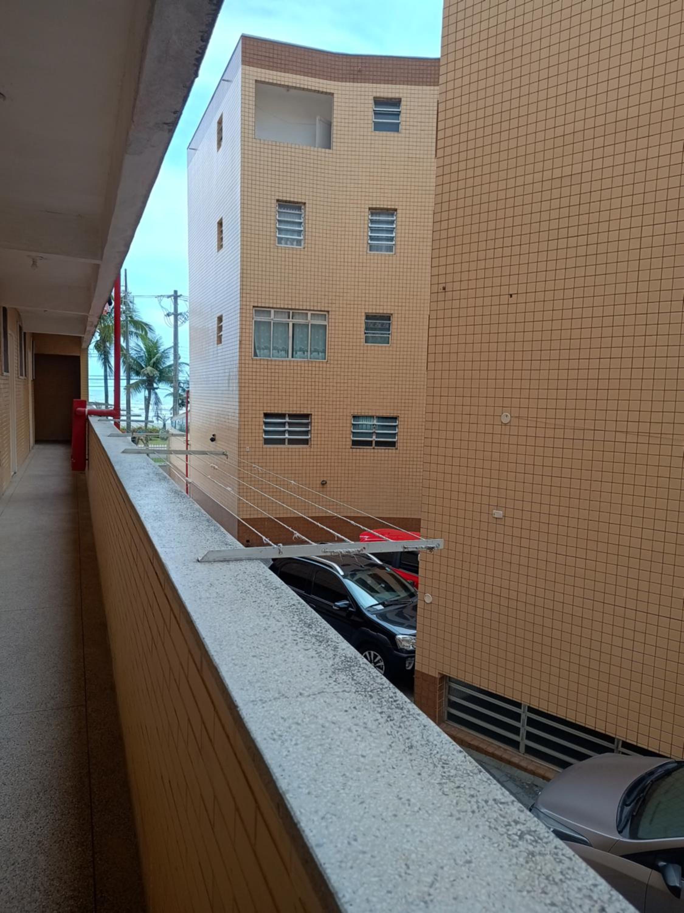 Kitnet frente pro mar em Vila Caiçara, portaria 24 hs e wifi