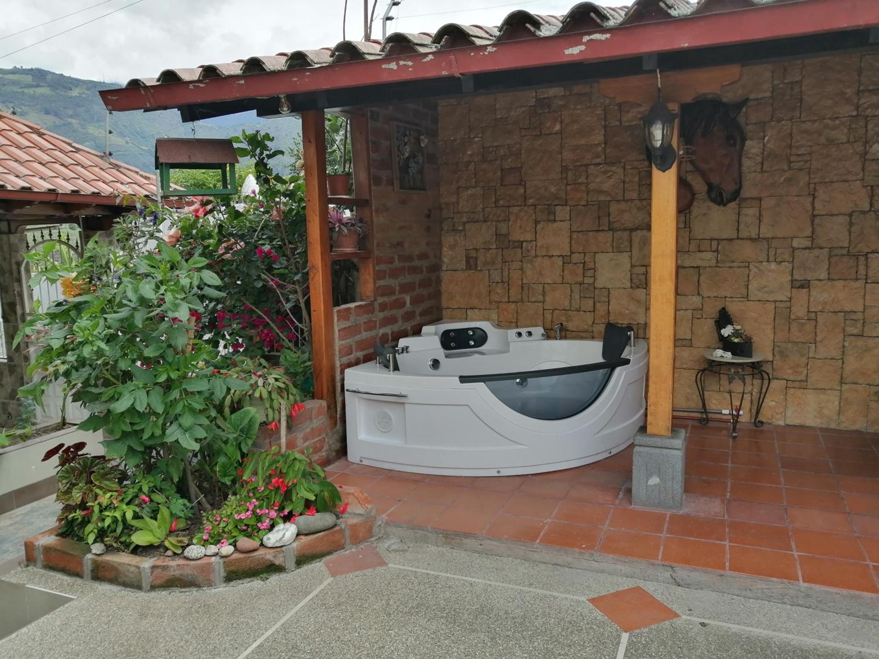 Casa y Flores