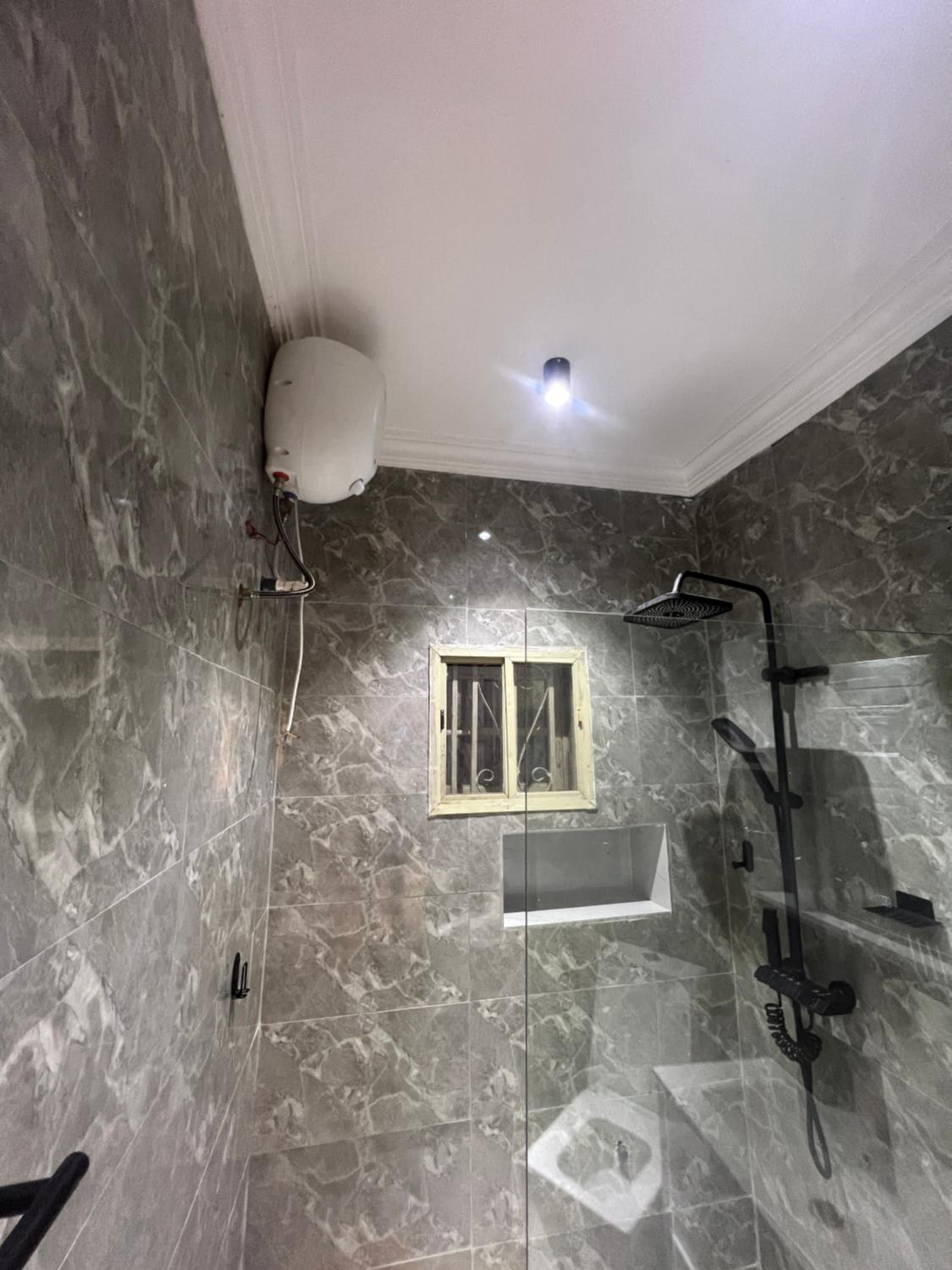 9 mins to giwa water park, open kitchen, digital shower view 5