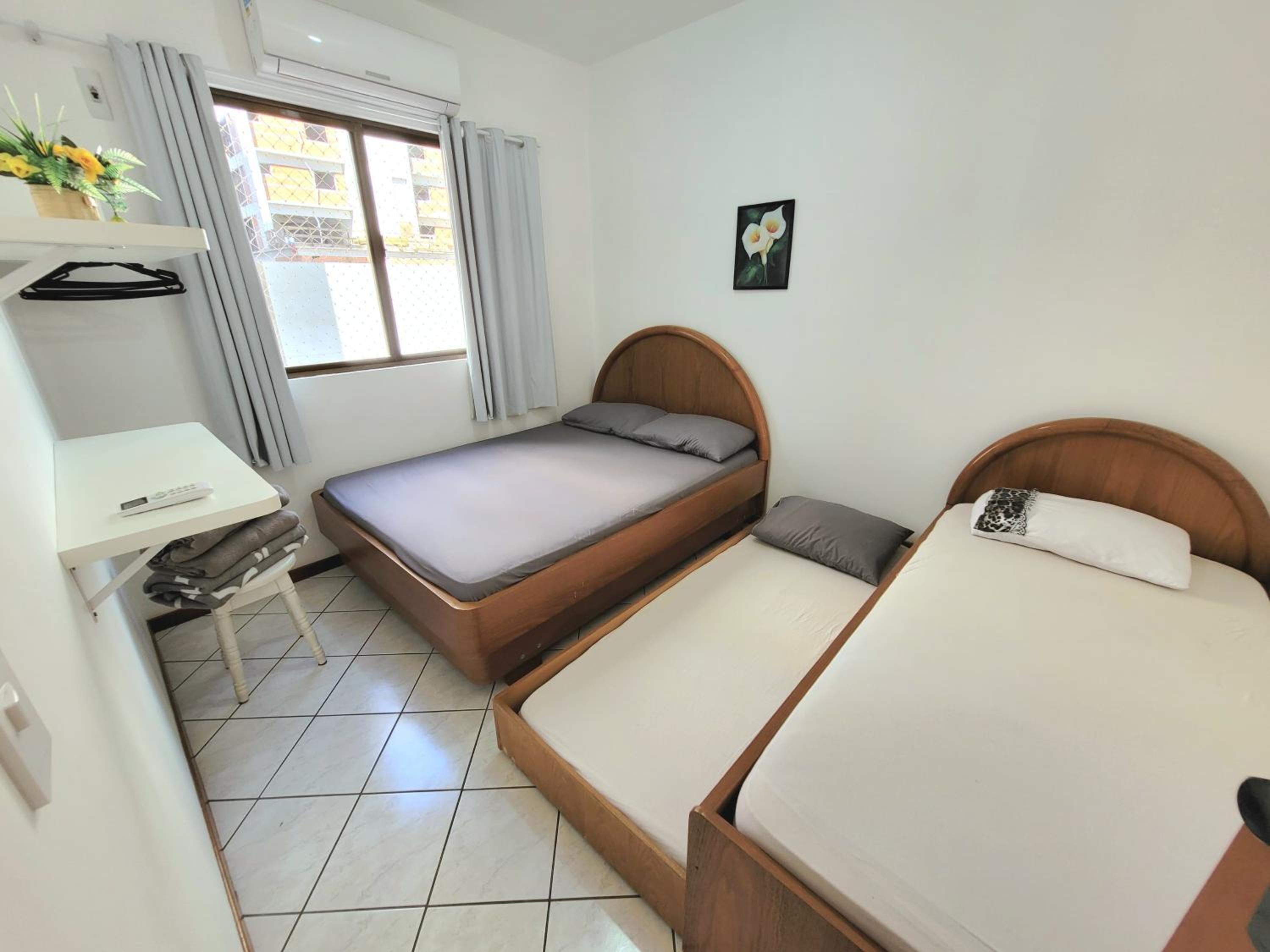 Apartamento 200 metros da praia 03 quartos com ar condicionado - Meia Praia - Itapema