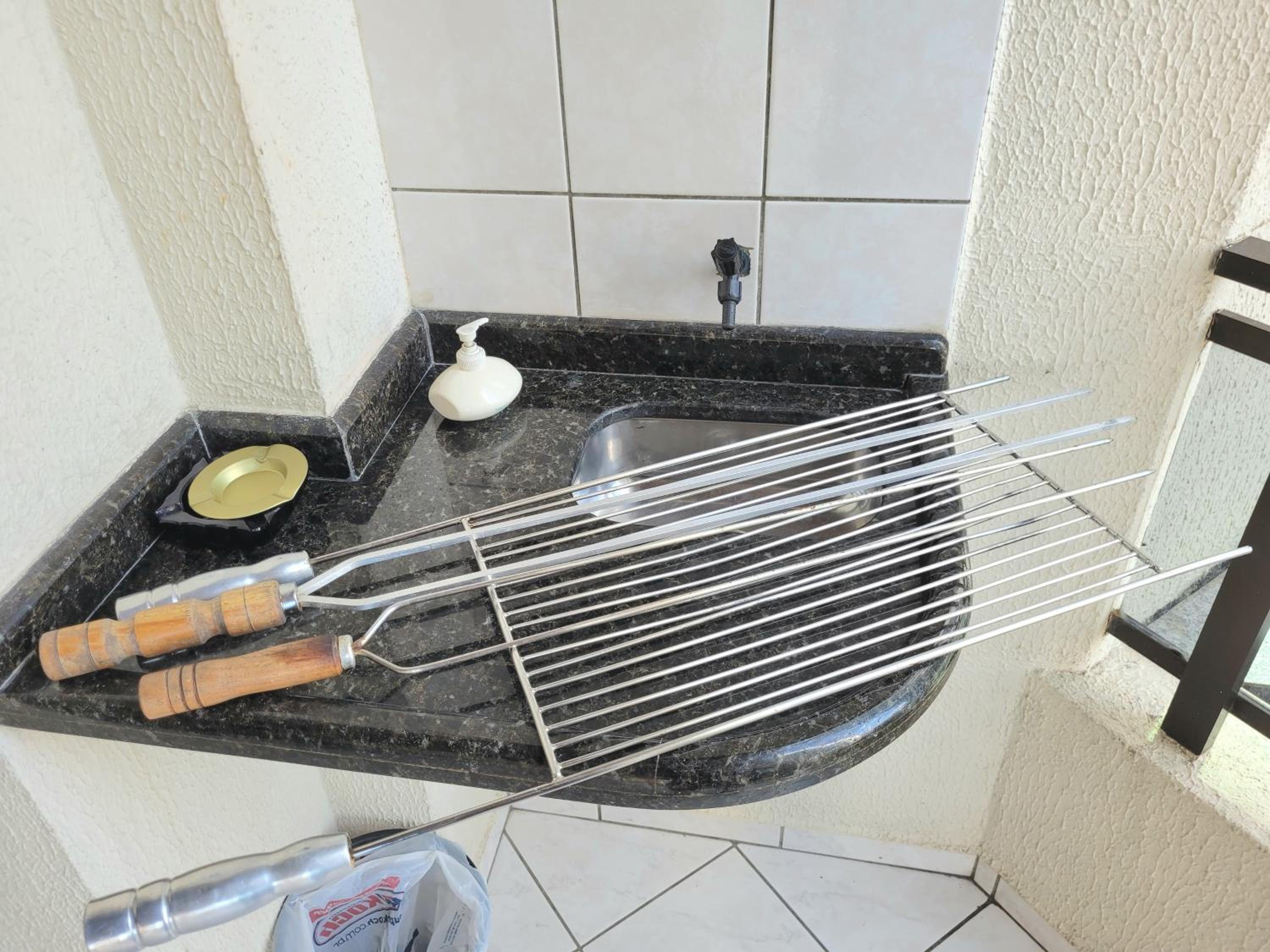 Apartamento 200 metros da praia 03 quartos com ar condicionado - Meia Praia - Itapema