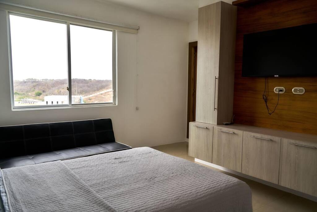 Departamento frente al Wyndham y CC La Quadra
