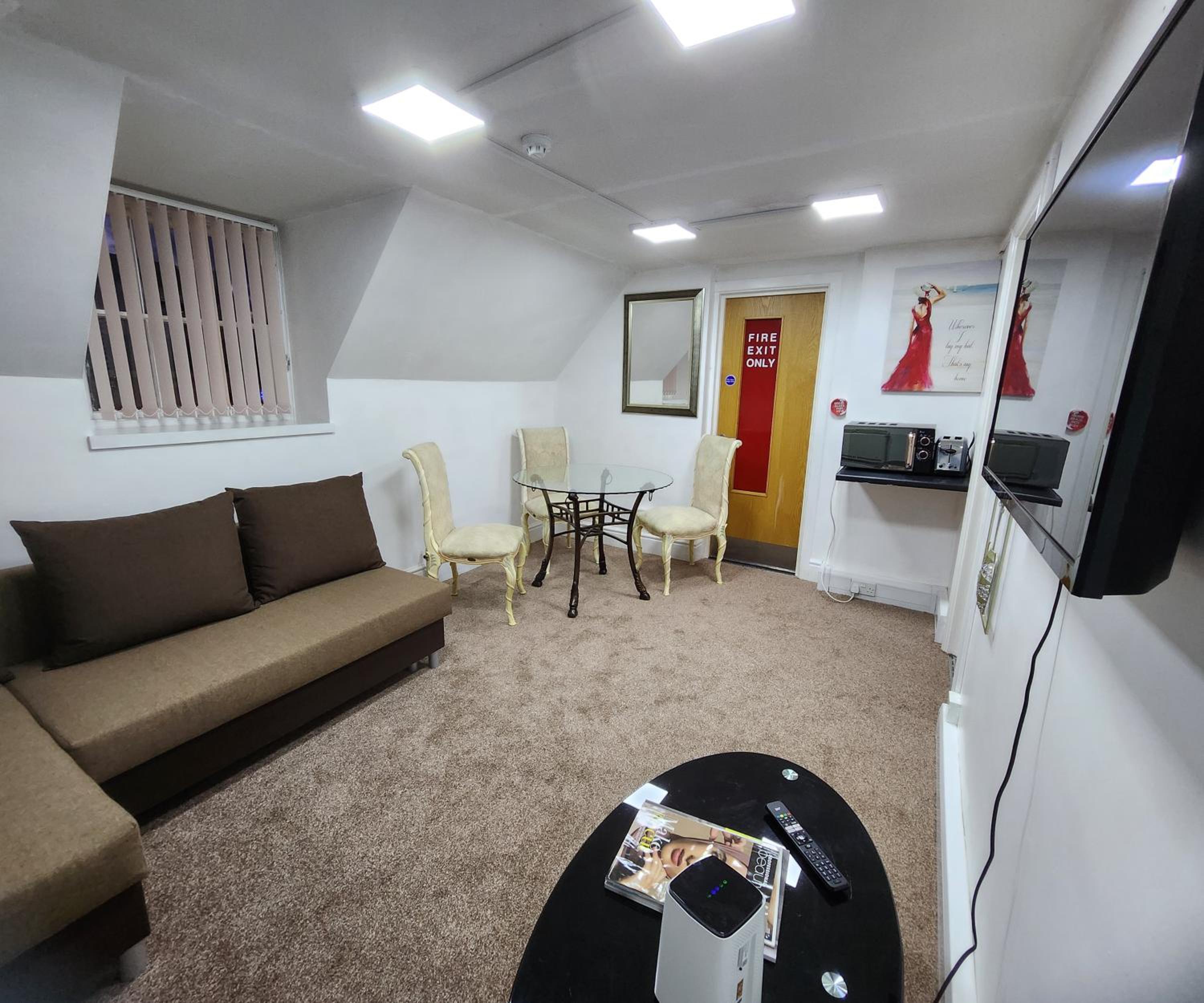 1 Bedroom Apartment Near Touchwood Shopping Centre Solihull view 3