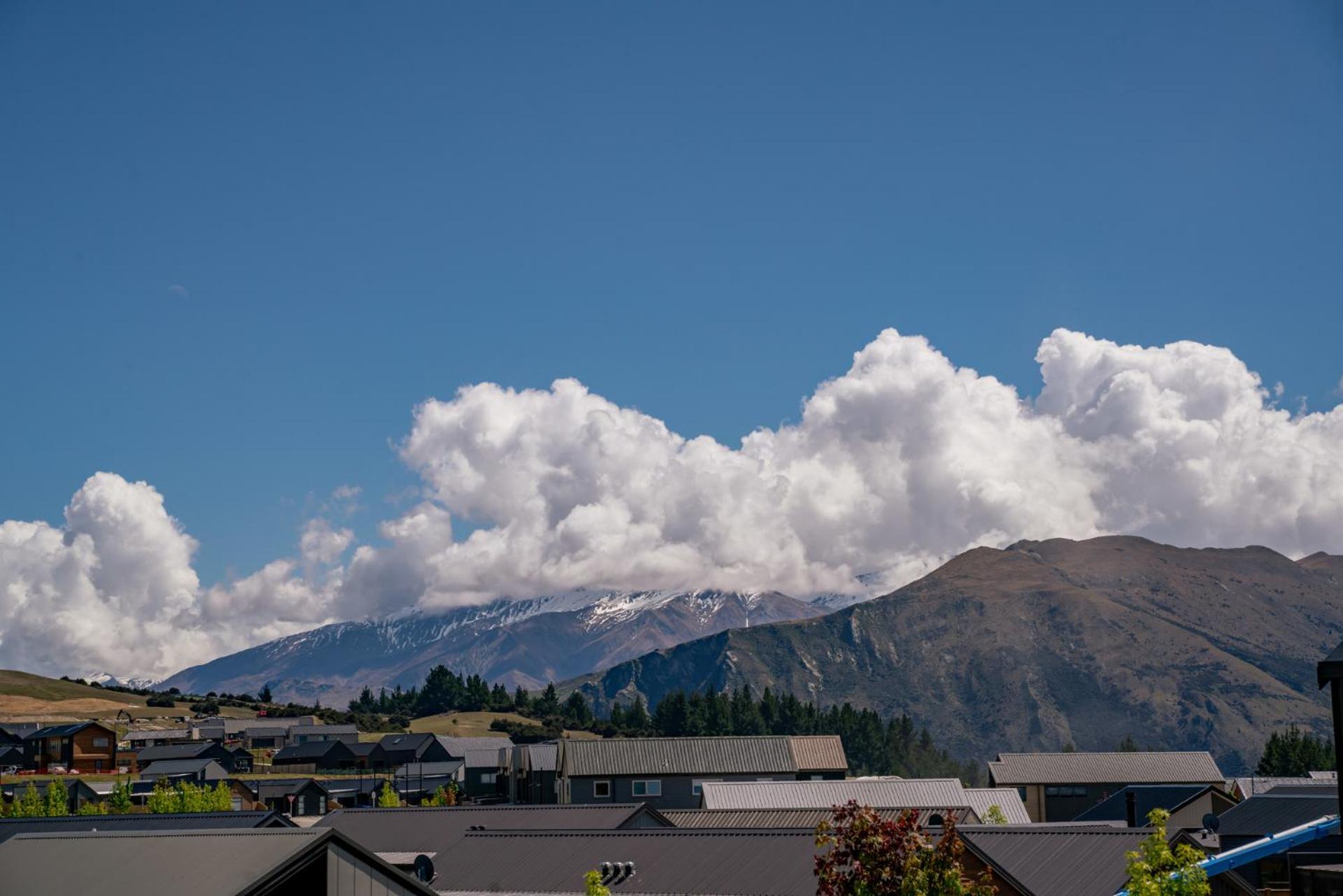 Winton Wonder - Wanaka Holiday Apartment view 3