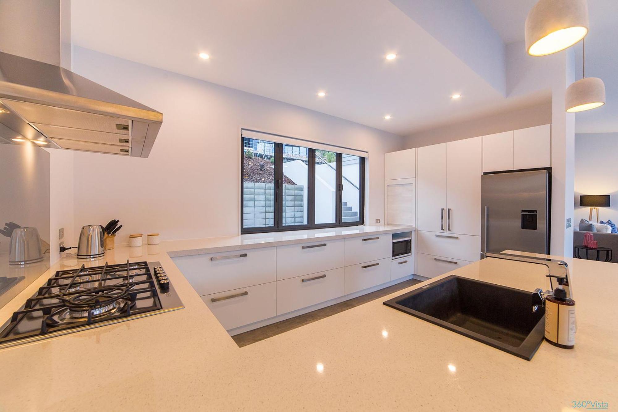 Luxury Retreat at 5 on The Hill Queenstown view 3