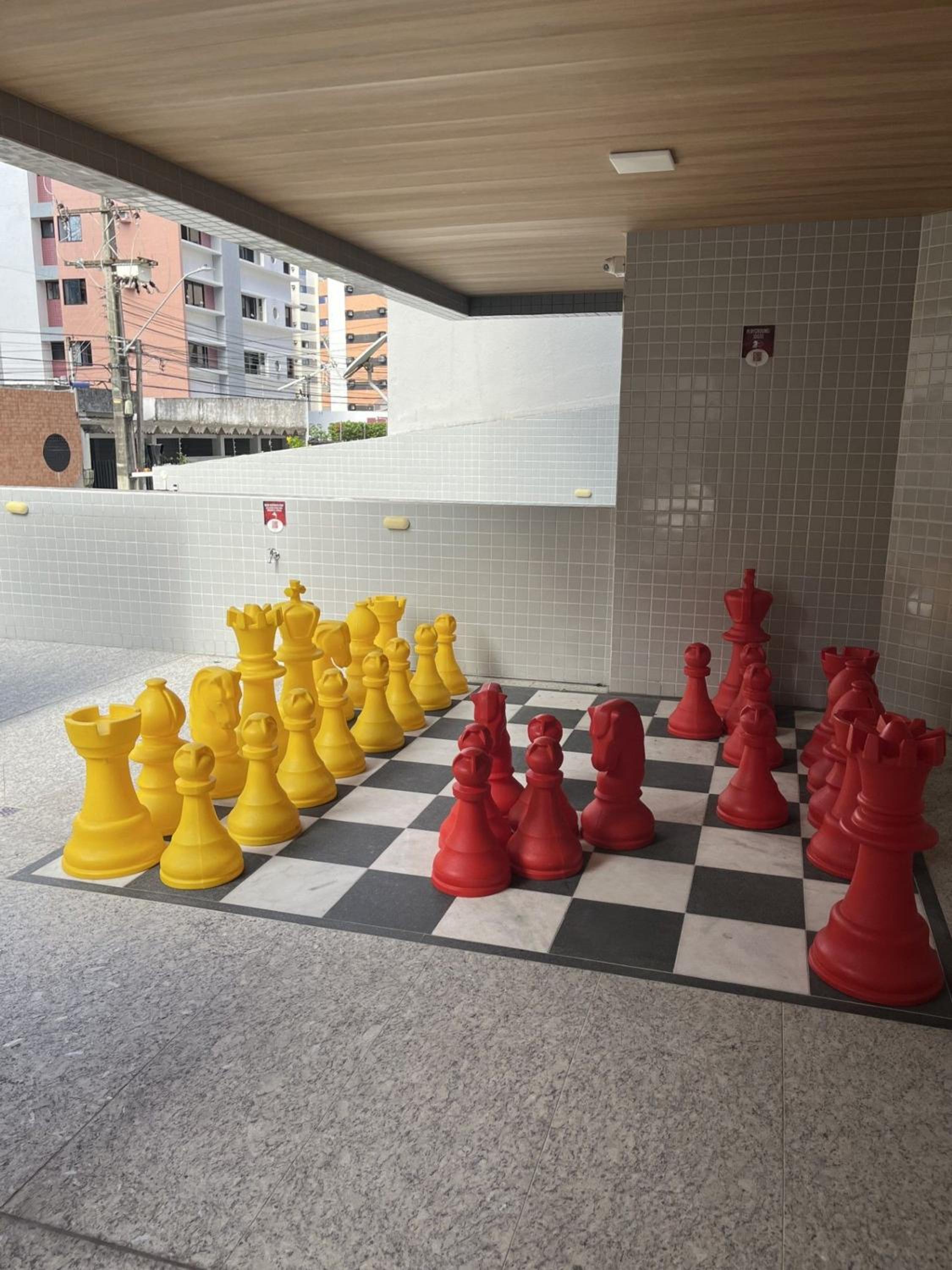 Prédio NOVO com excelente localização!