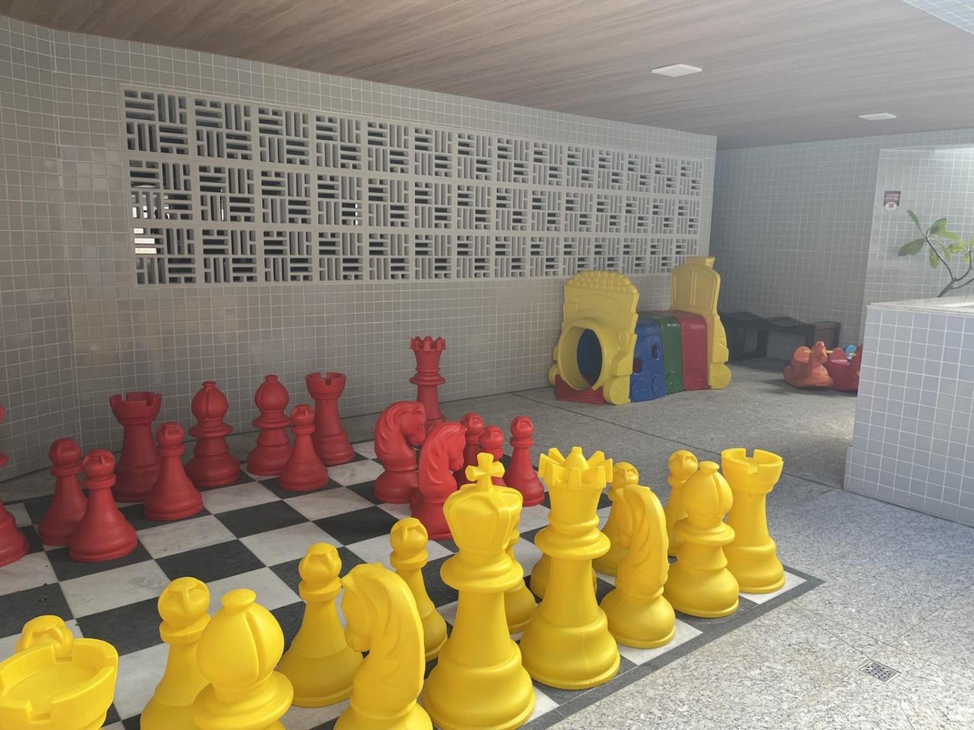 Prédio NOVO com excelente localização!
