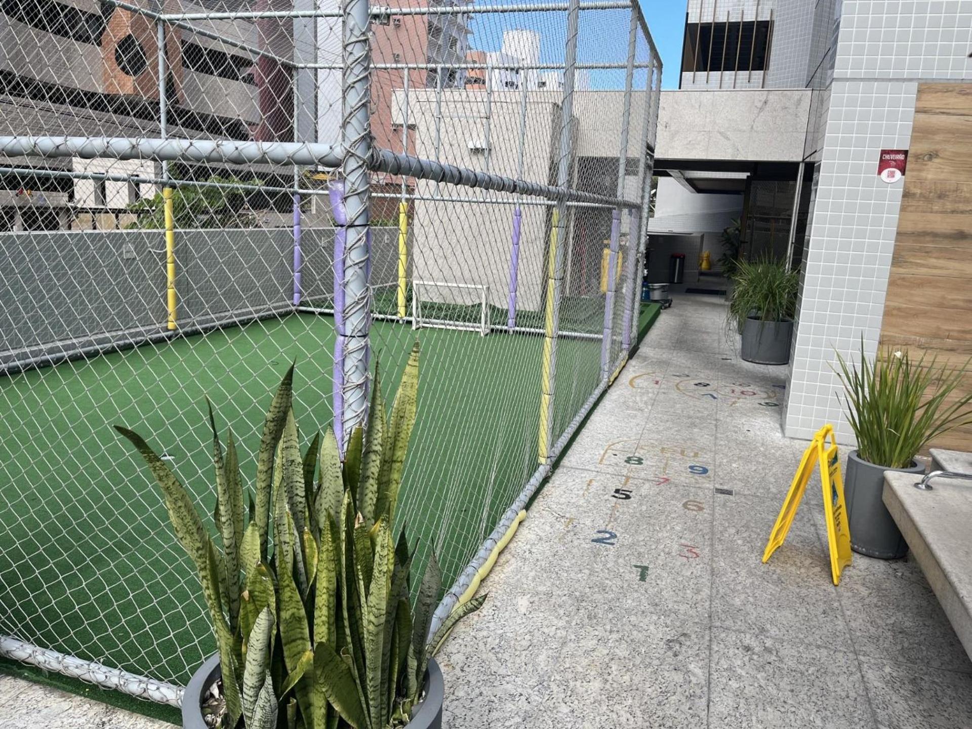 Prédio NOVO com excelente localização!