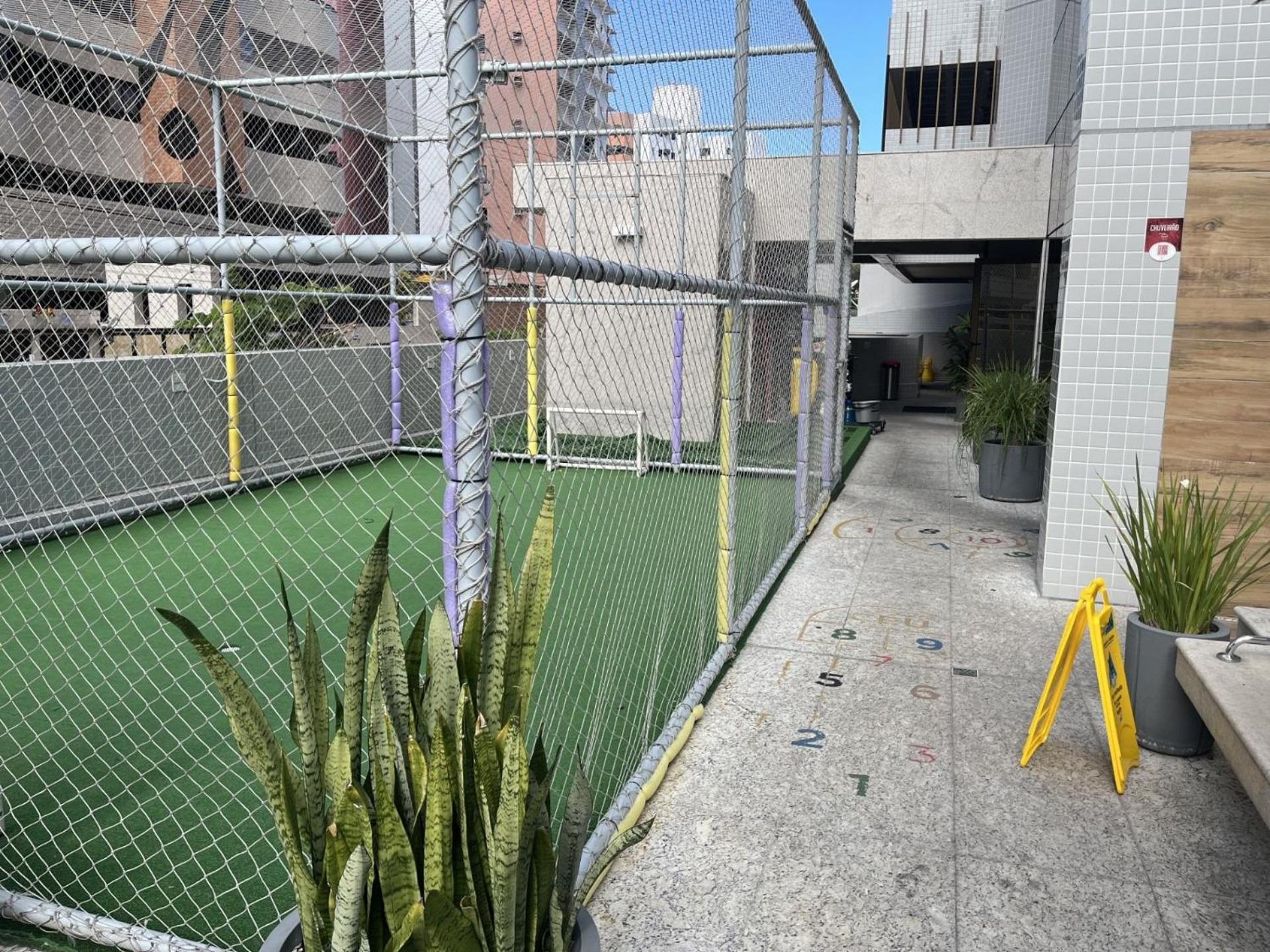Prédio NOVO com excelente localização!