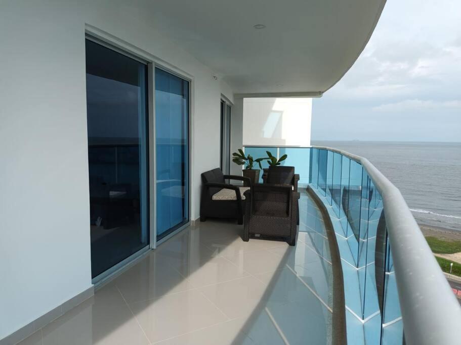 Beachfront Bliss, Your Ocean Escape