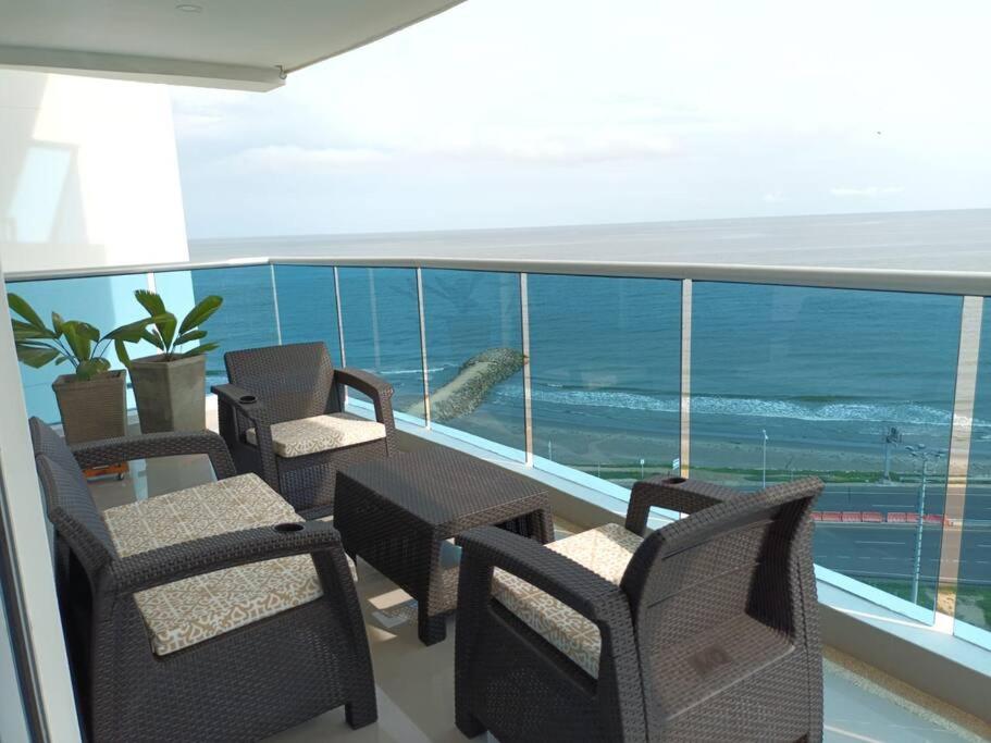 Beachfront Bliss, Your Ocean Escape